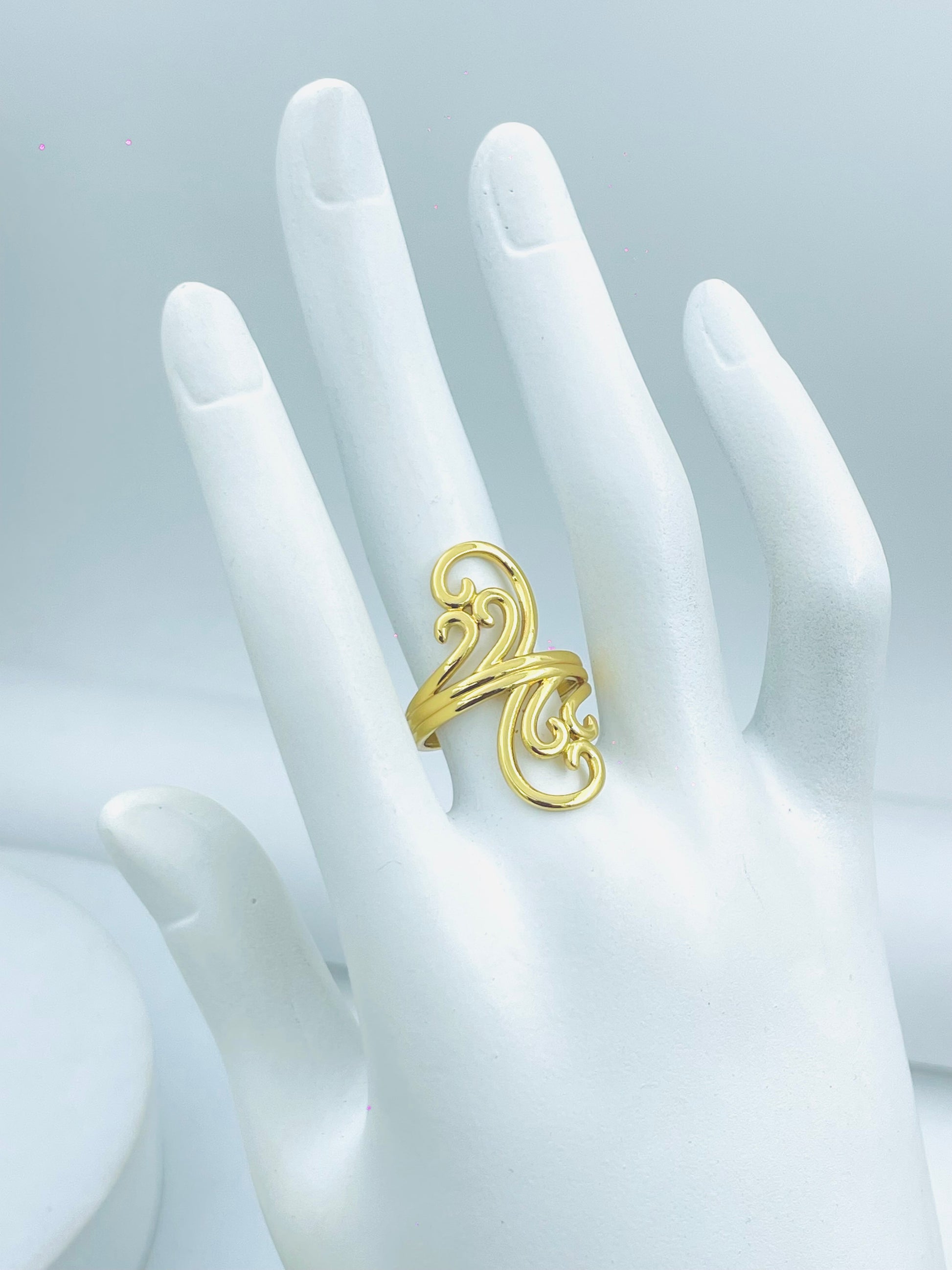 Elegant Gold Swirl Design Ring