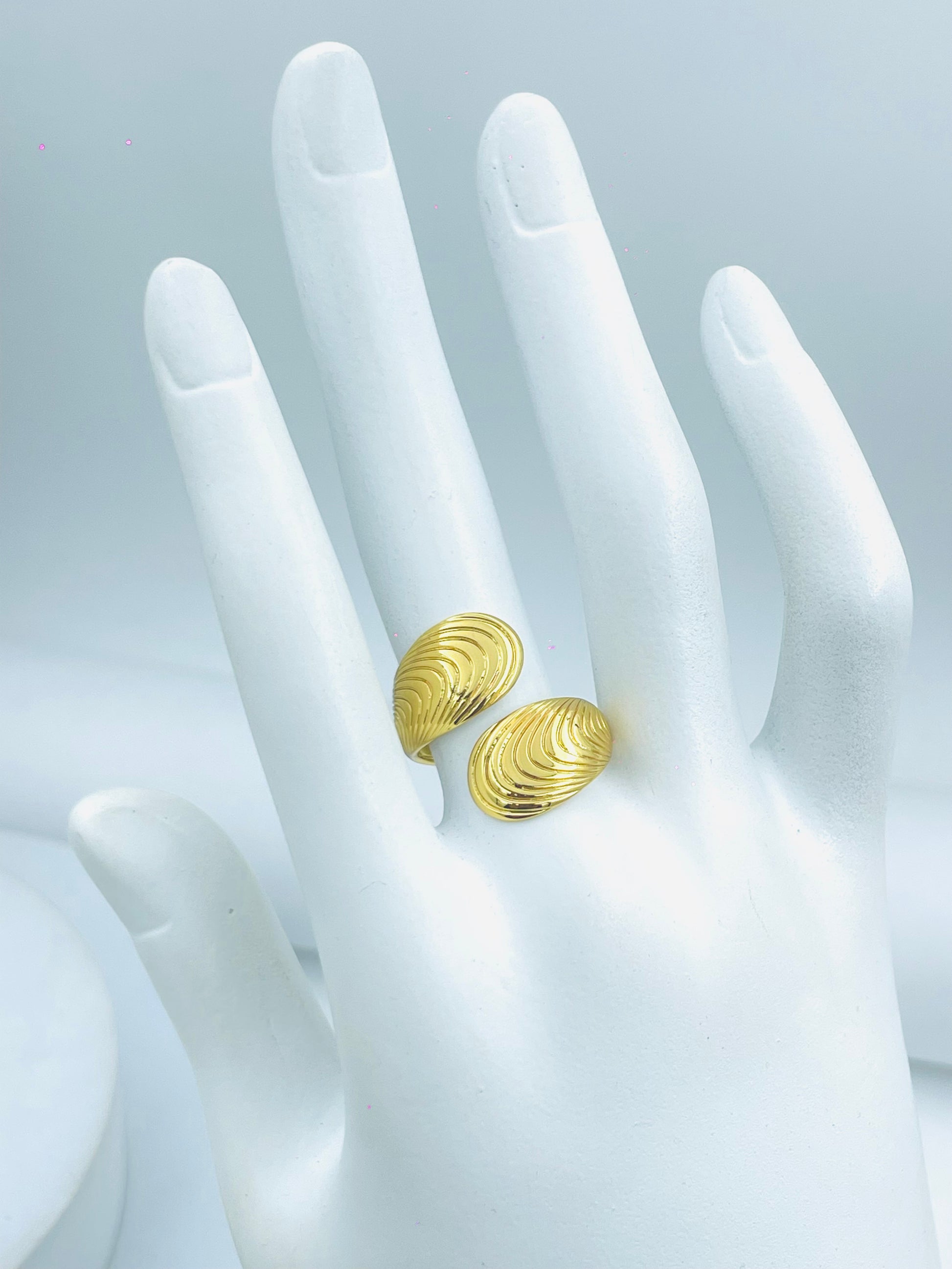 Elegant Gold Twist Adjustable Ring