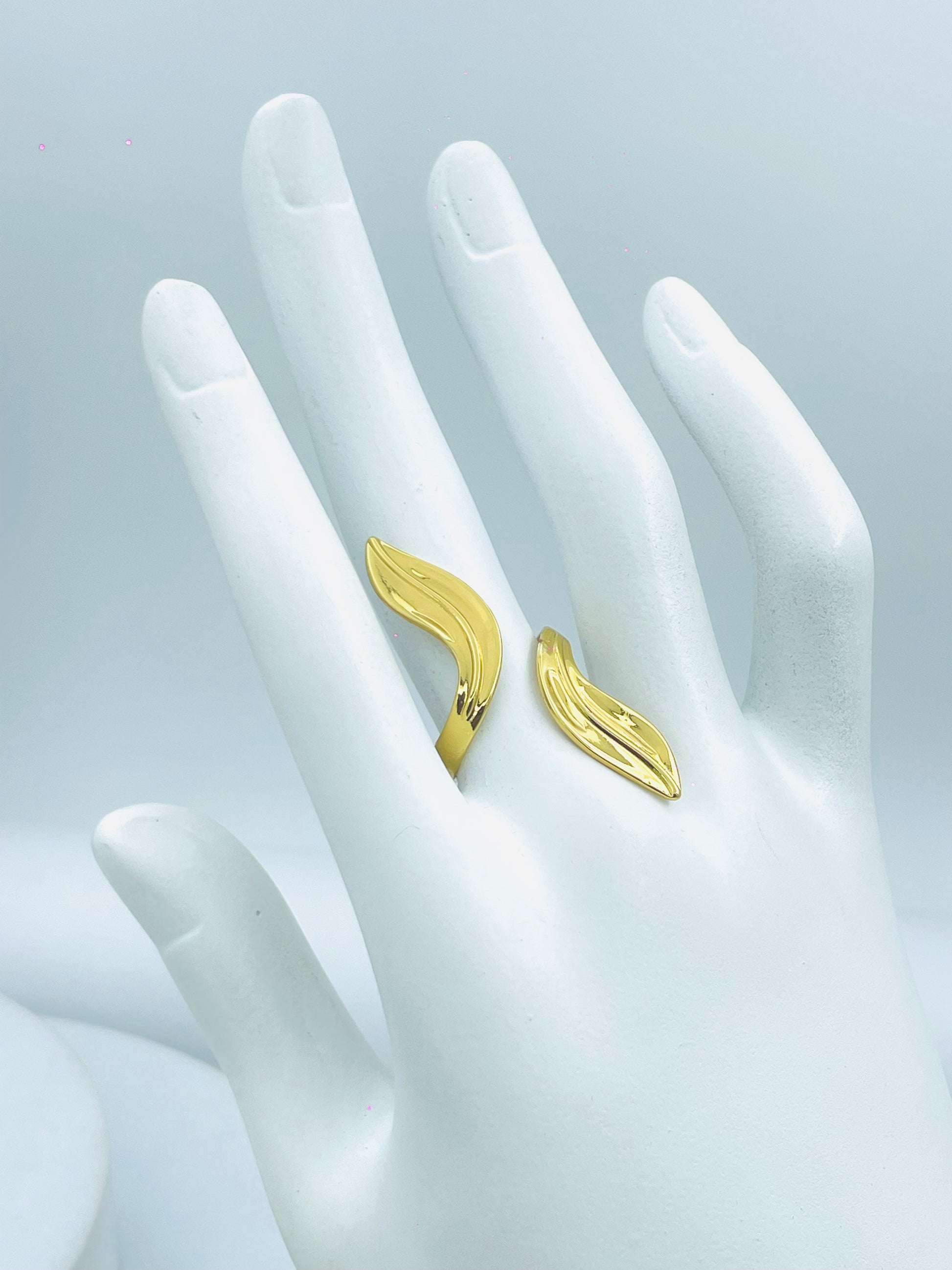 Stylish Elegant Gold Wave Ring for Women