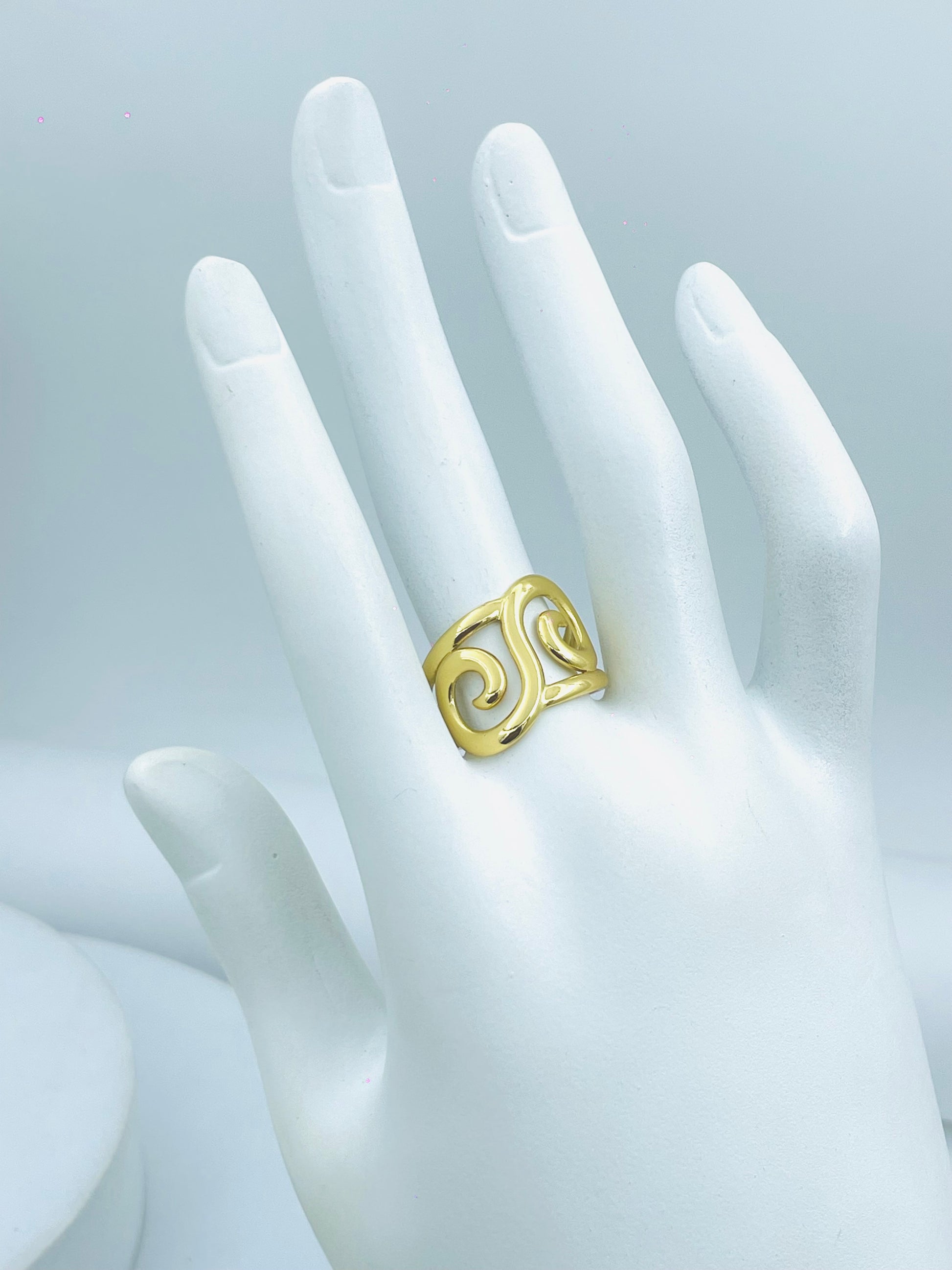 Elegant Gold Swirl Design Ring