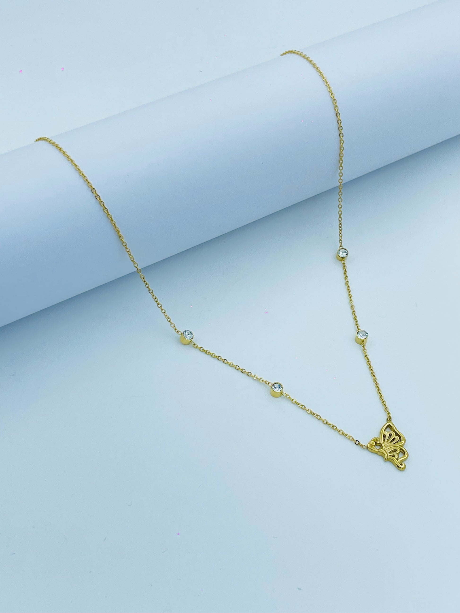 Elegant Gold Necklace with Diamond Accents