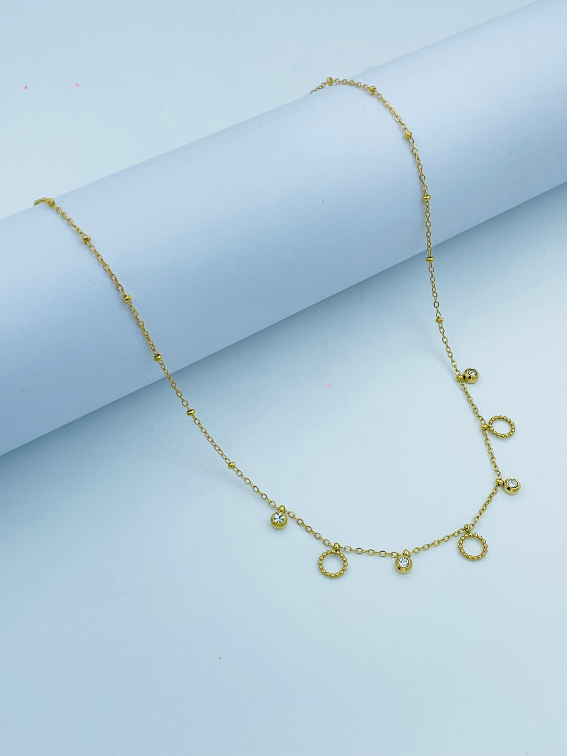 Elegant Gold Pendant Necklace