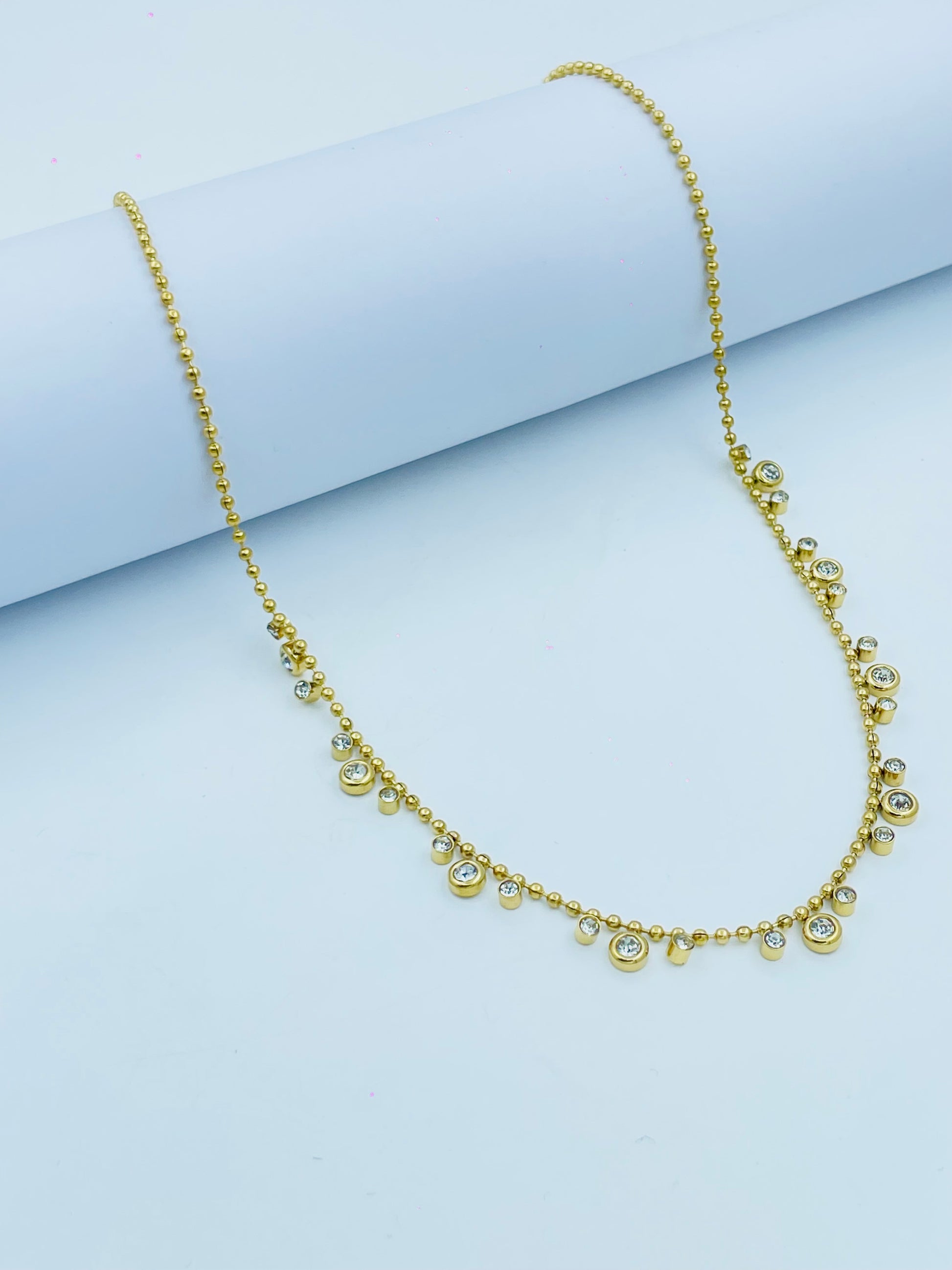Gold Beaded Necklace with Sparkling White Stones – Elegant Jewelry