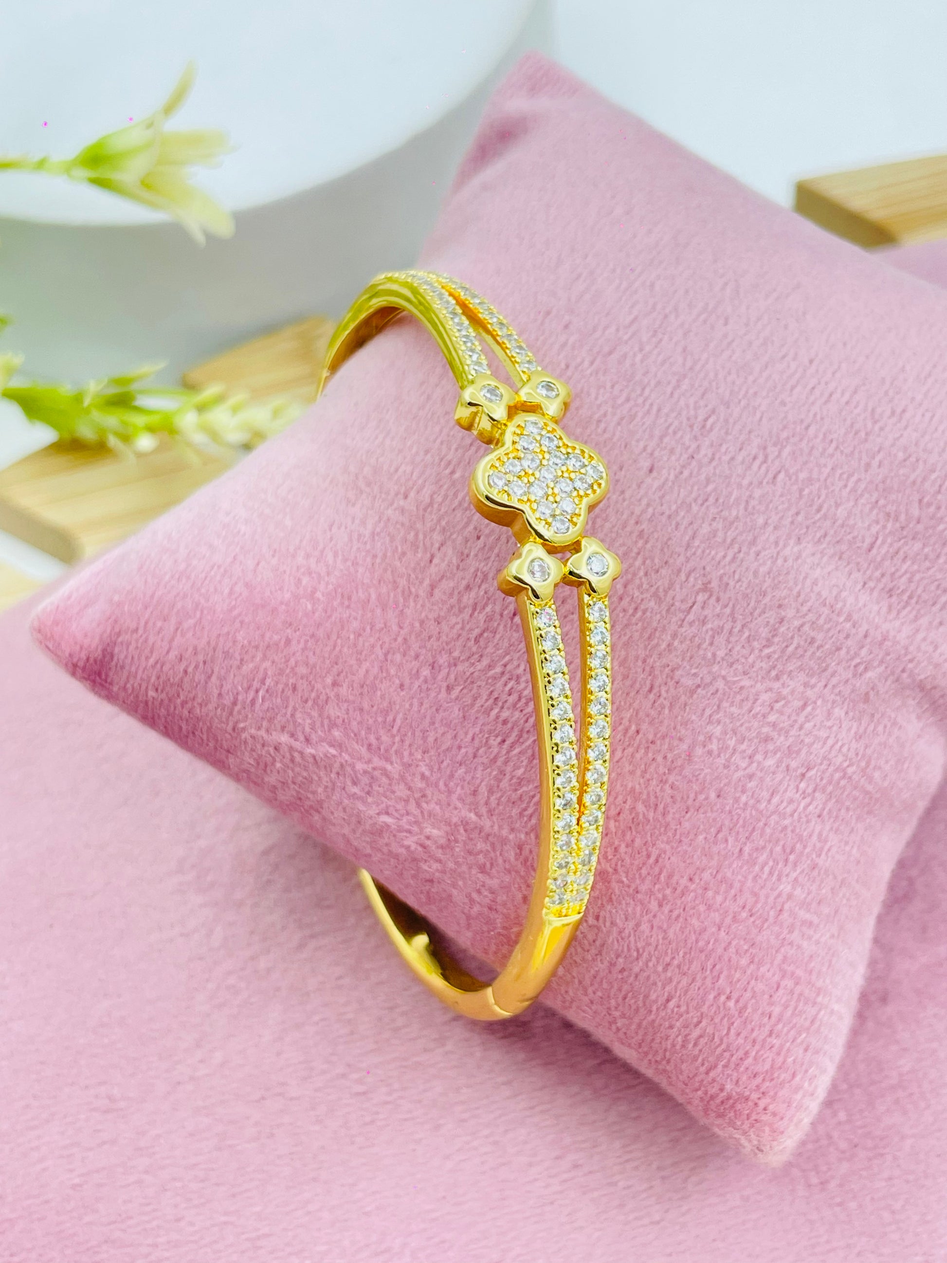 Elegant Gold and Diamond Bracelet  Jewelry Collection