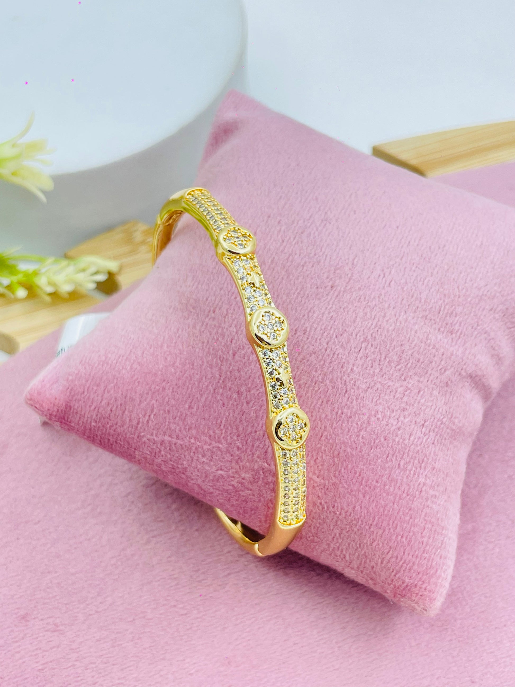 Elegant GoldTone Bracelet with Cubic Zirconia