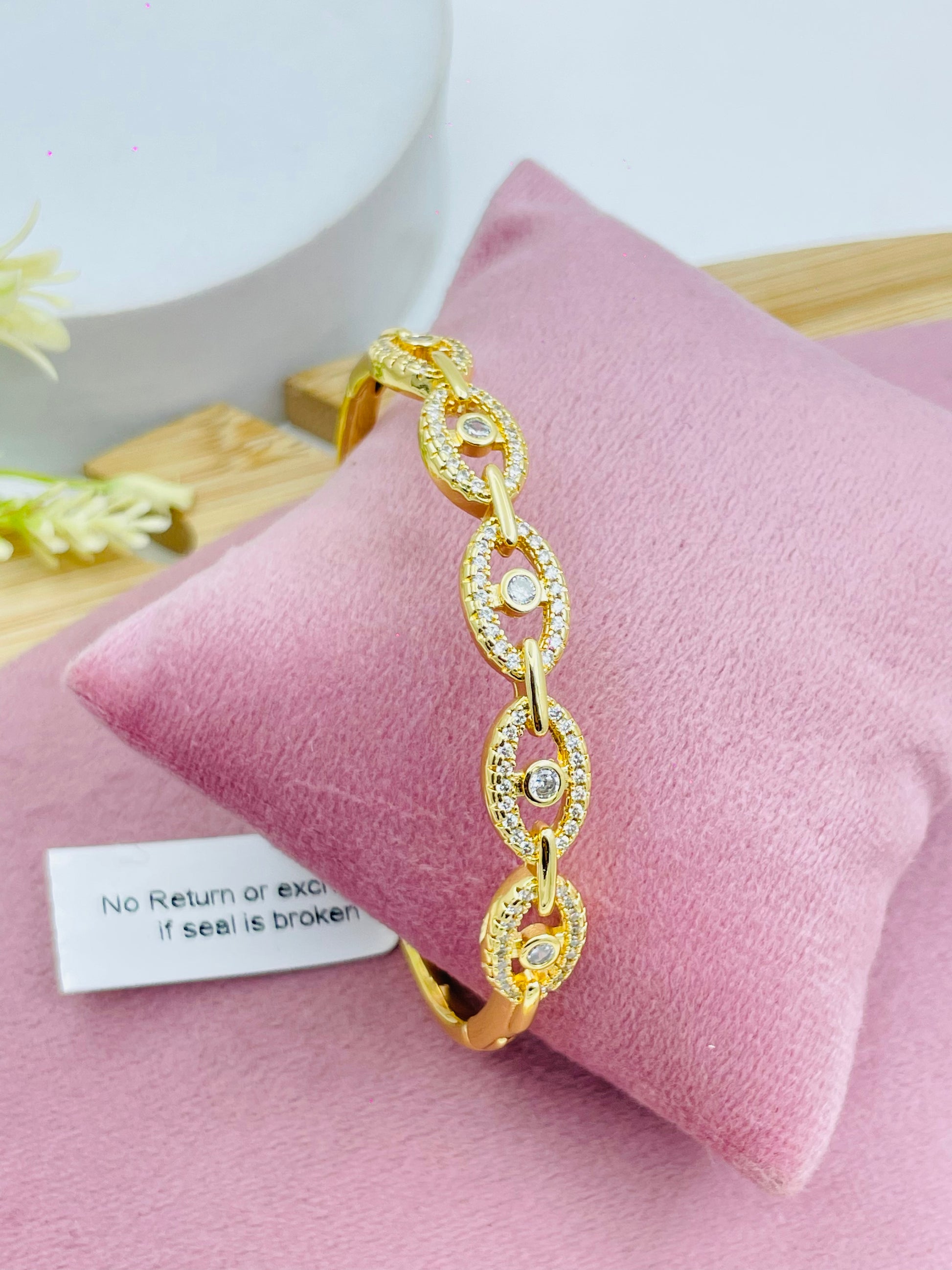 Elegant GoldPlated Bracelet with Sparkling Crystals