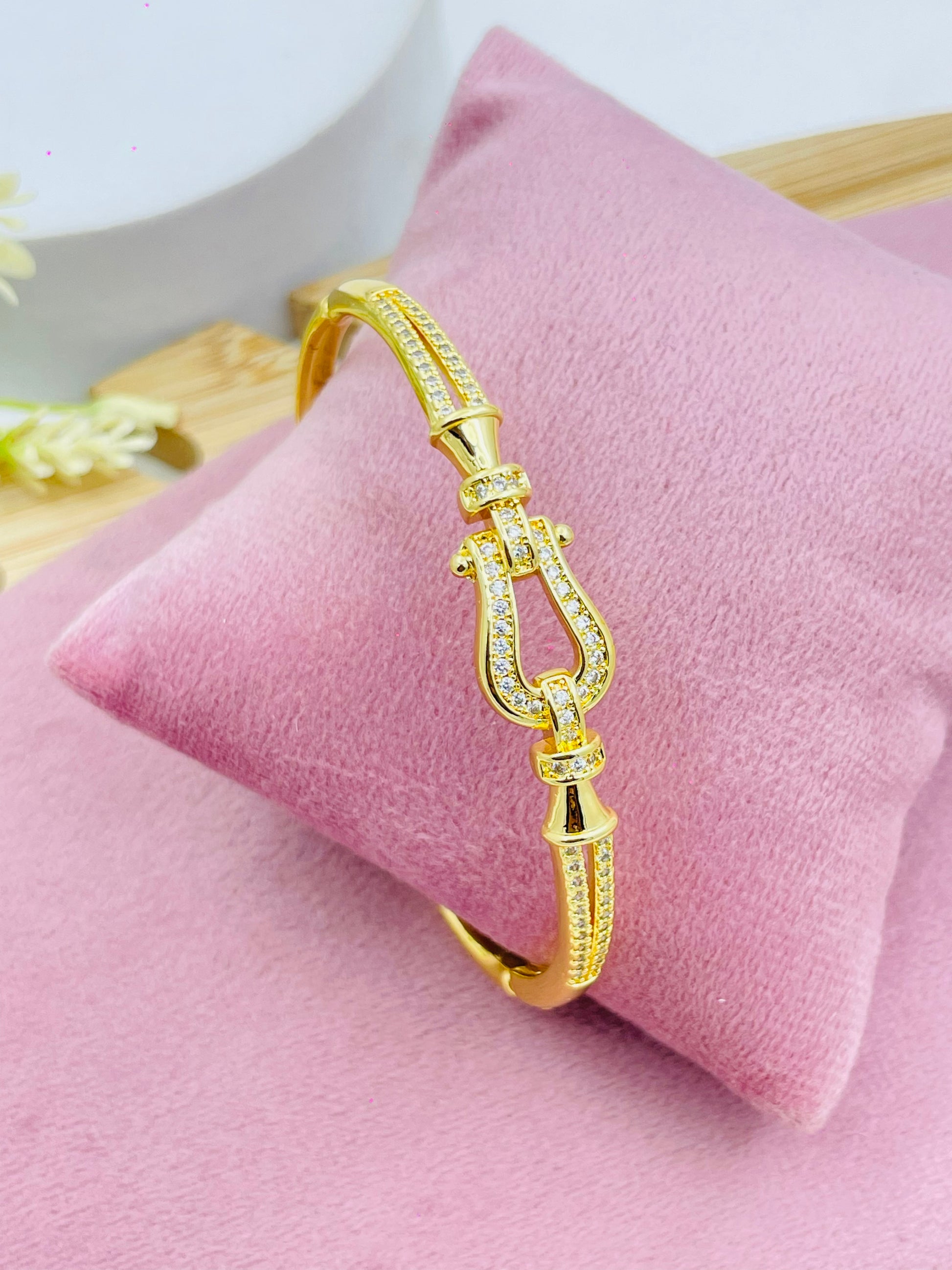 Elegant GoldPlated Bracelet  Timeless Design