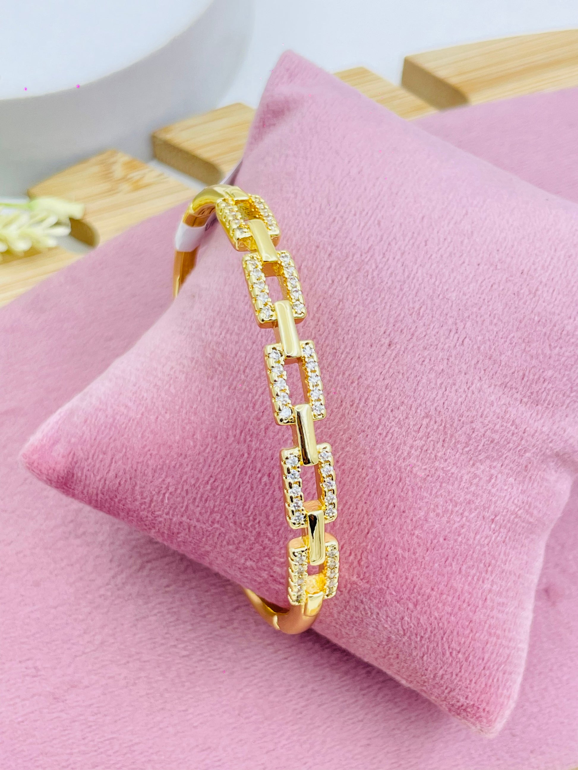 Elegant Gold Plated Link Bracelet with Diamond Accents