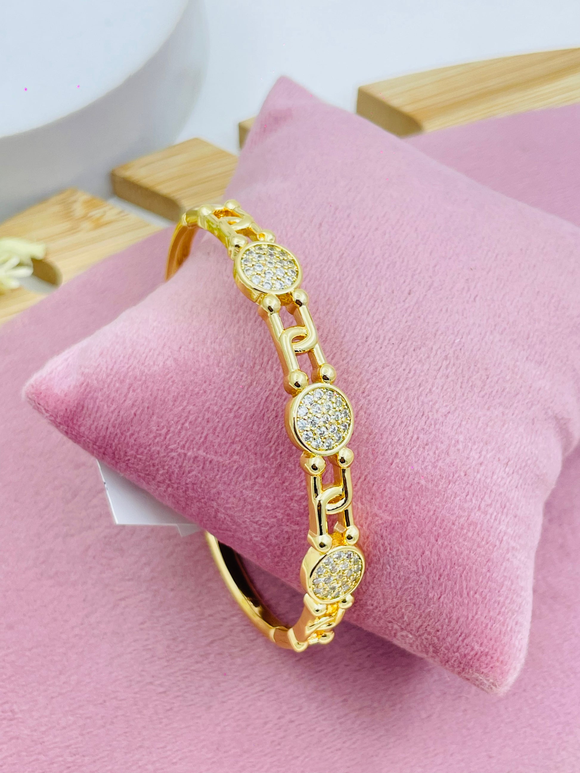 Elegant GoldPlated Circle Link Bracelet