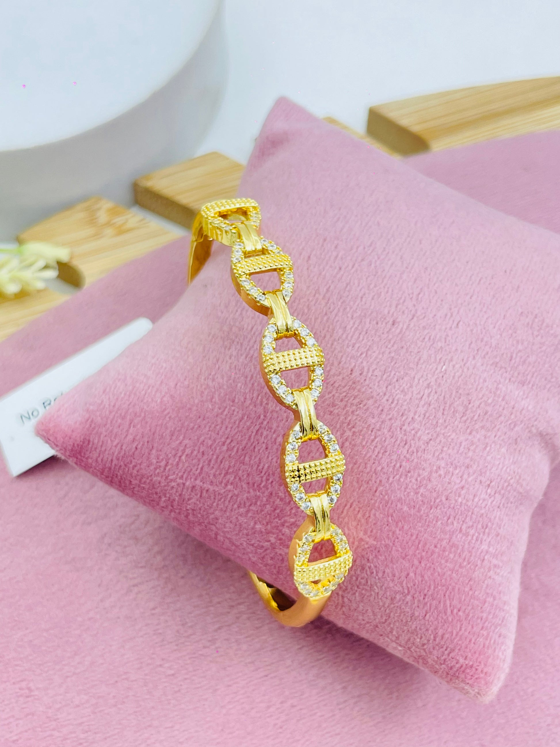 Elegant Gold and Rhinestone Link Bracelet