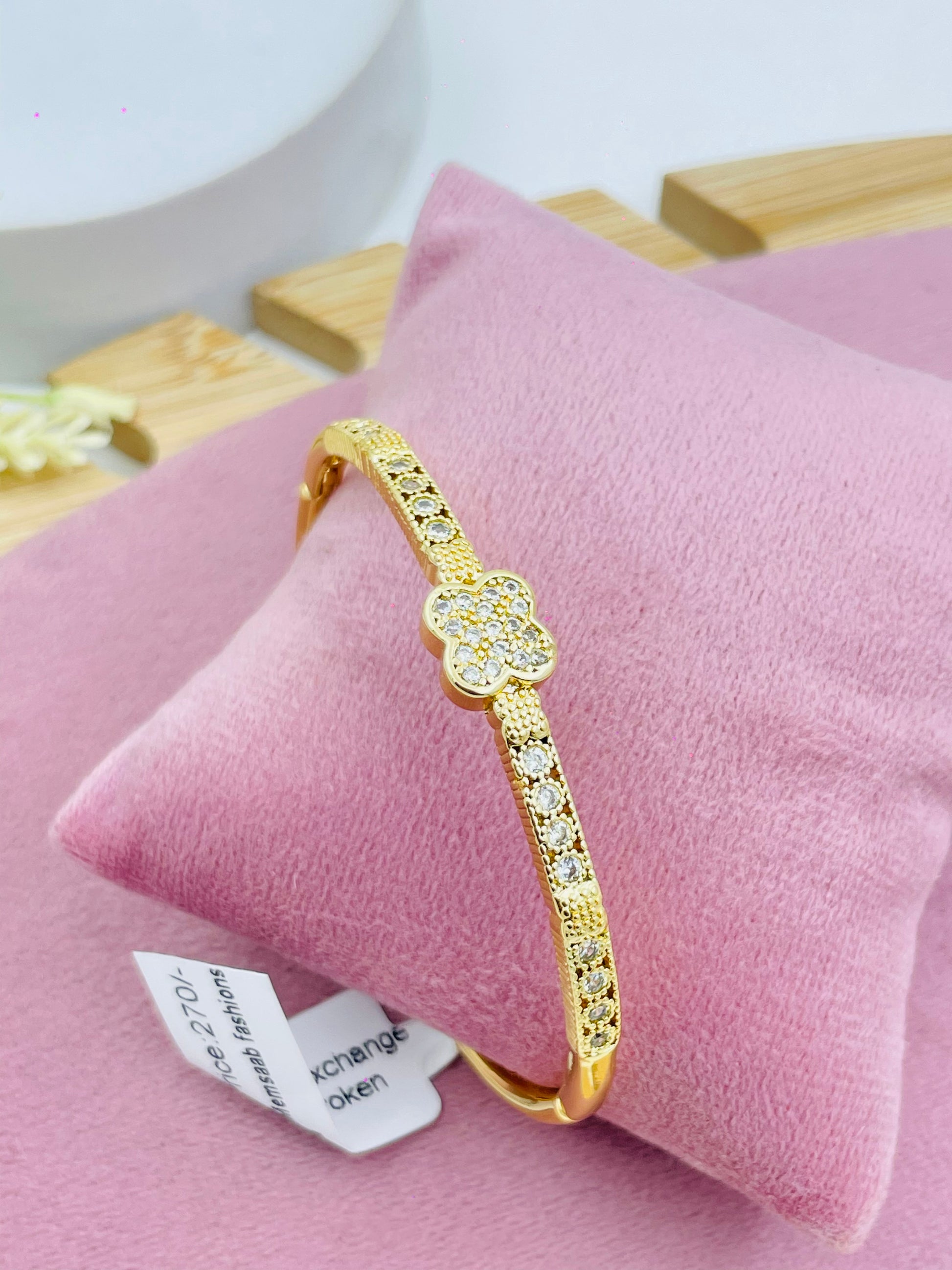 Elegant Gold Flower Diamond Bracelet  Timeless Jewelry Accessory