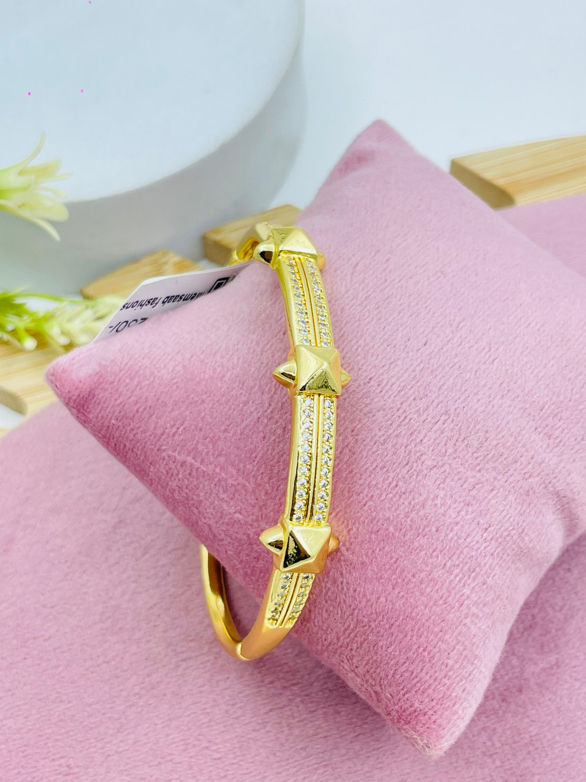 Elegant Gold Star Bangle Bracelet