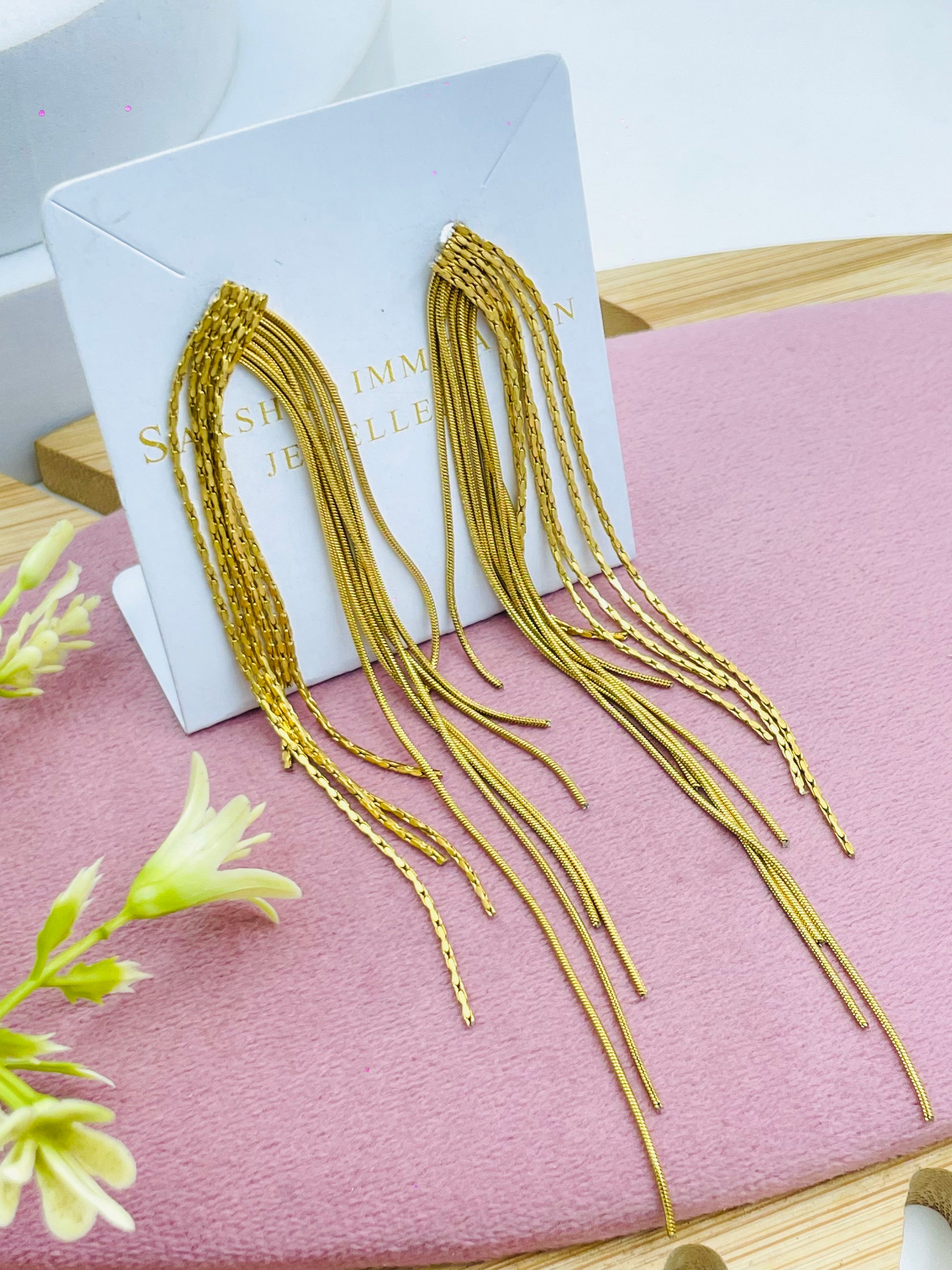 Elegant Gold Tassel Earrings for a Chic Look