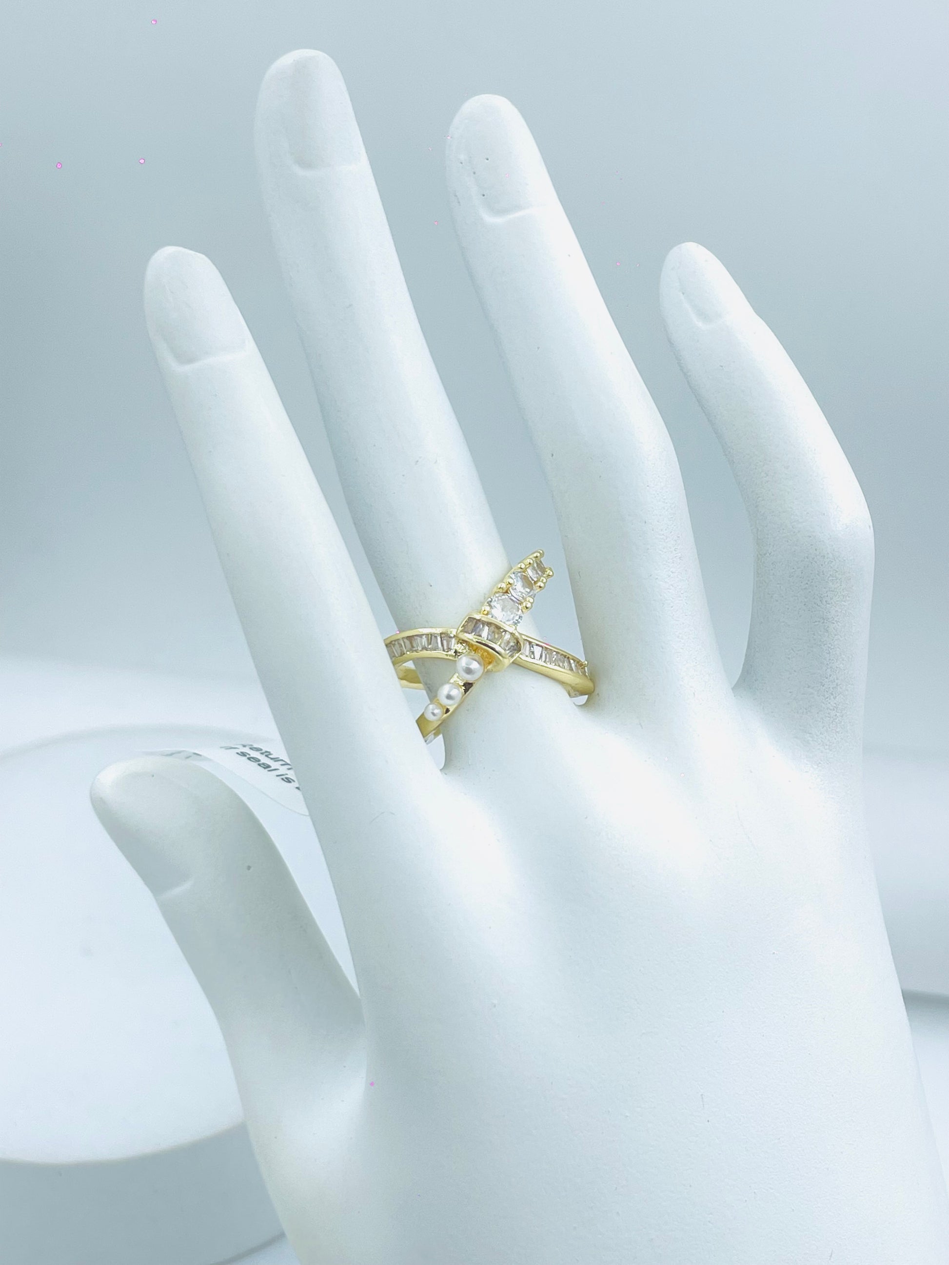 Elegant Gold CrissCross Diamond Ring