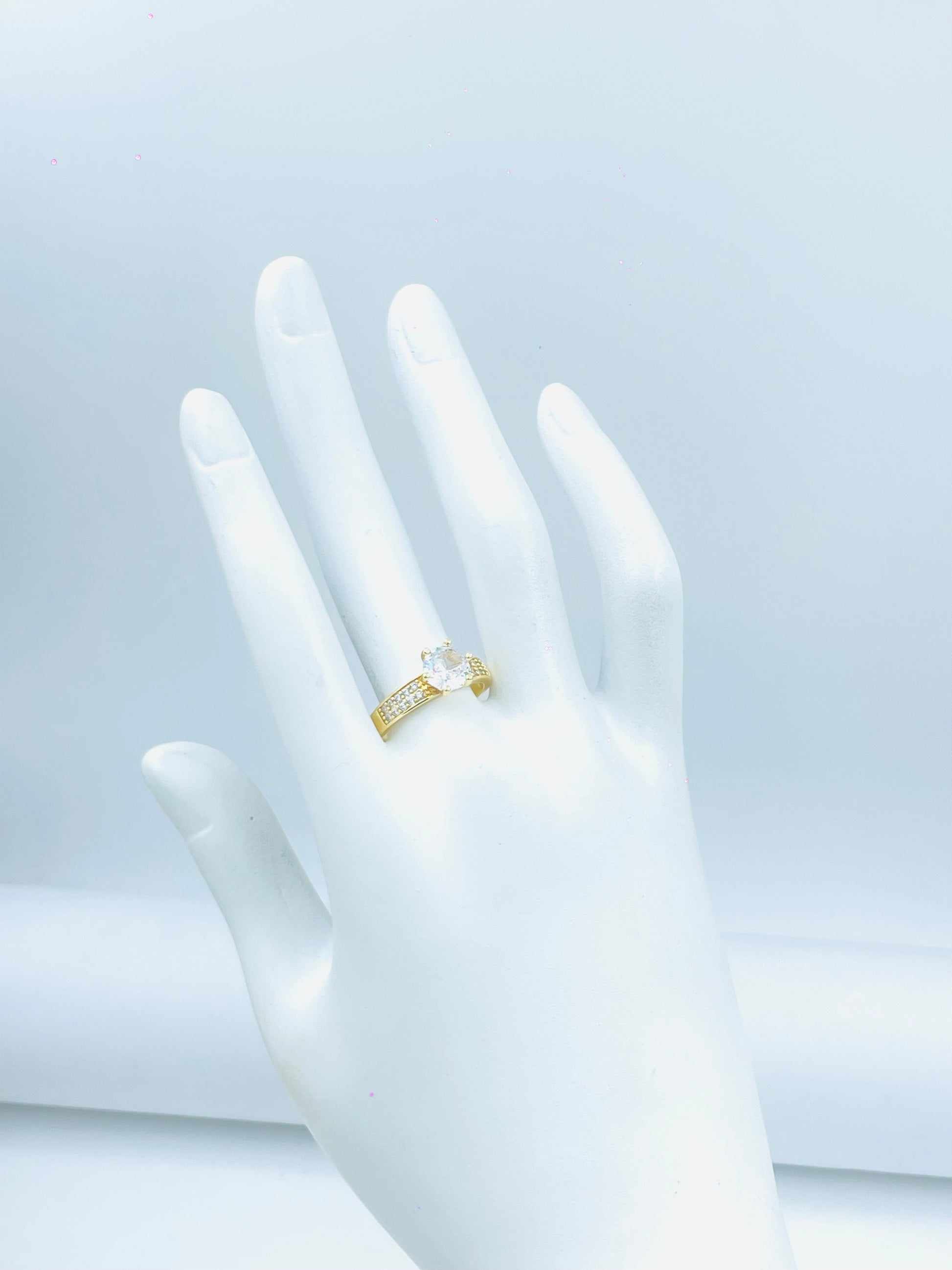 Elegant Gold Engagement Ring with Diamond