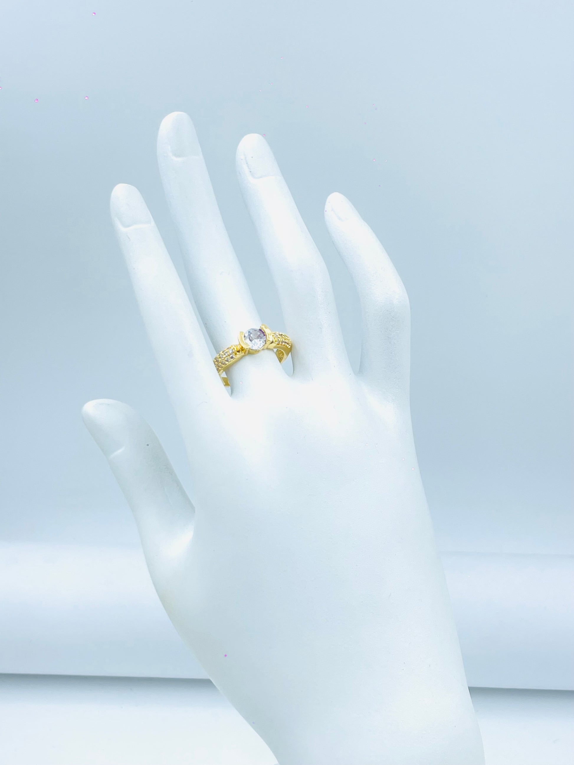 Elegant Gold Diamond Ring with Intricate Design
