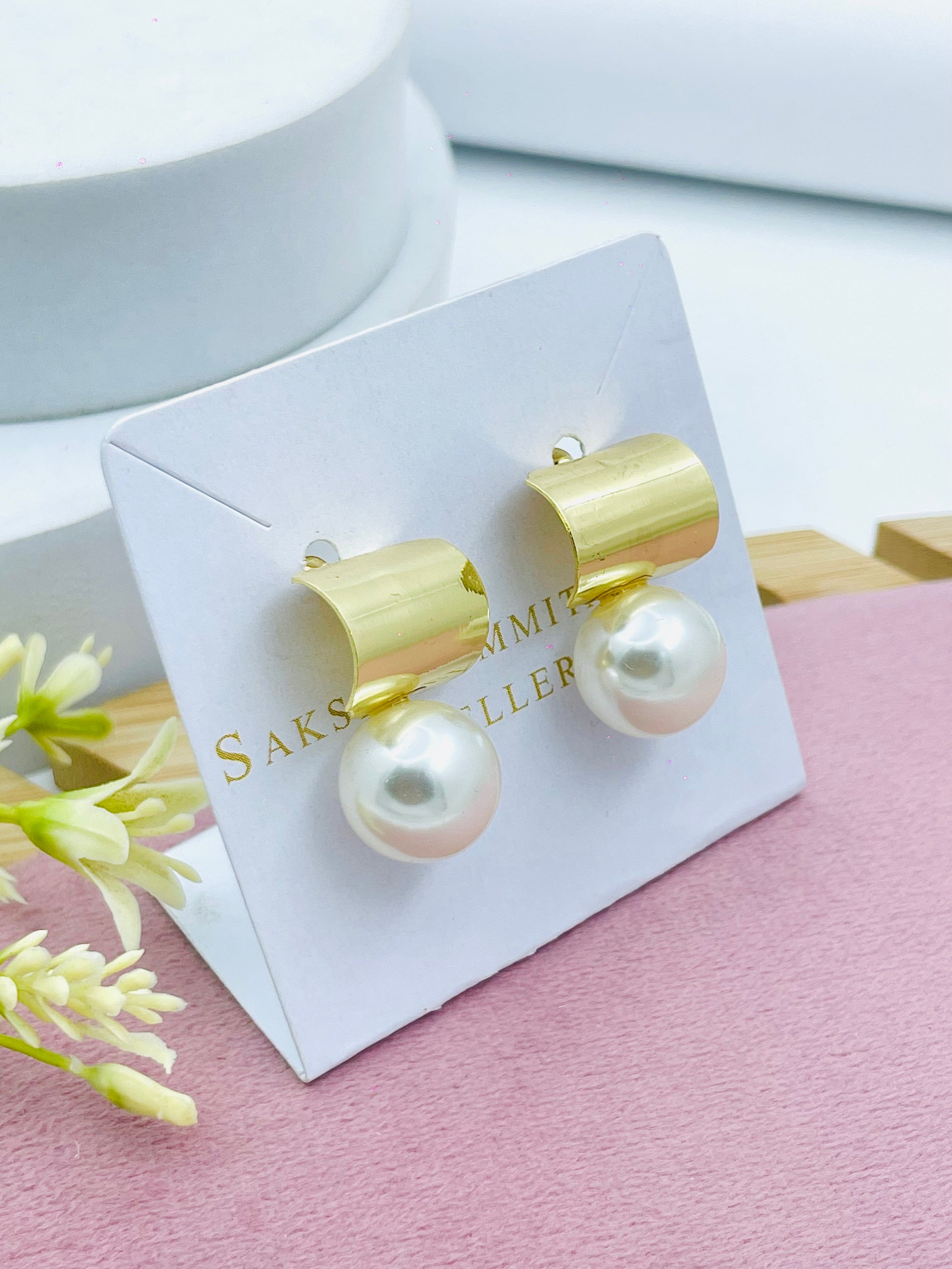 Elegant Gold and Pearl Earrings