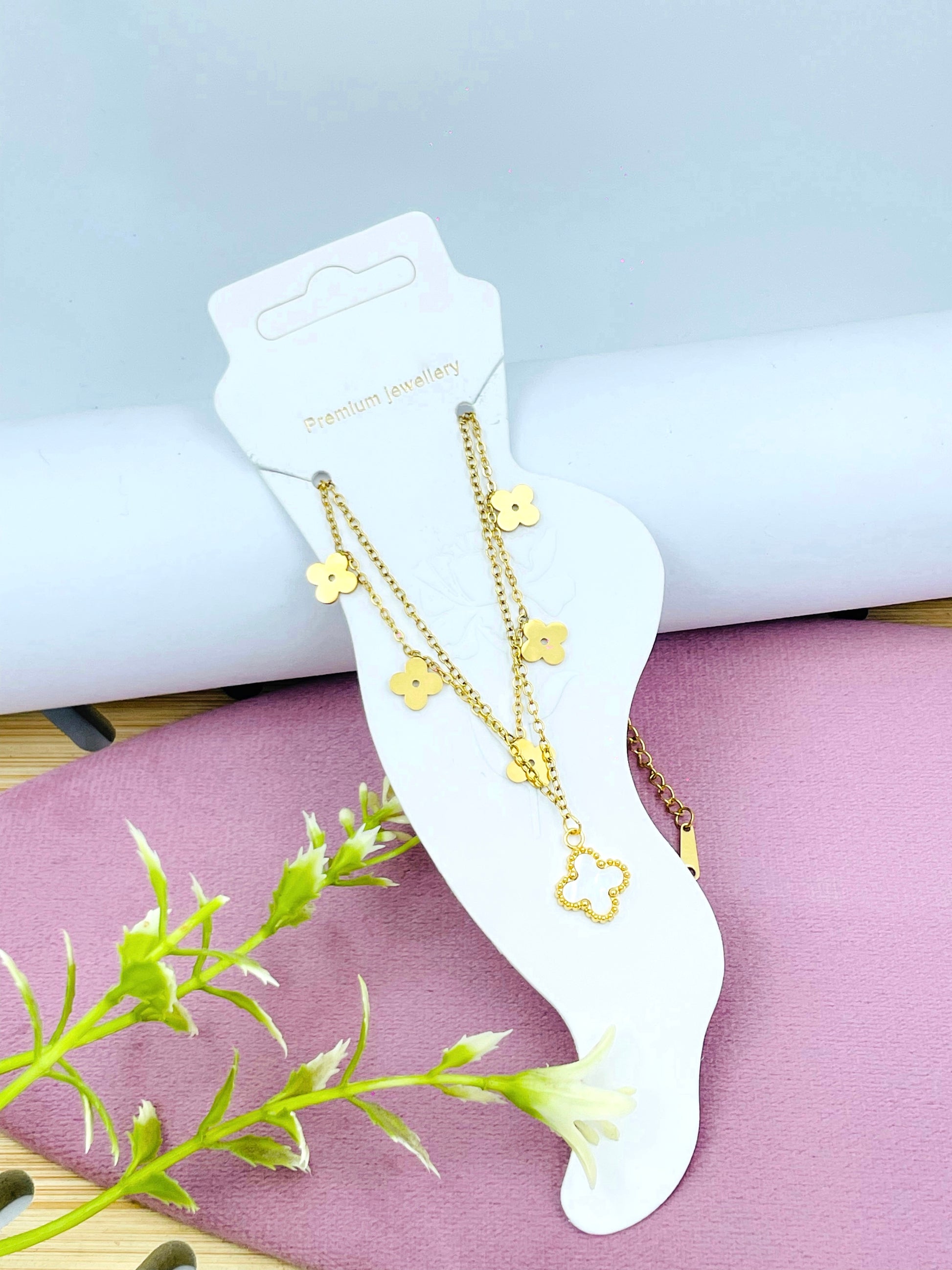 Dainty Clover Anklets in Gold – Lucky Charm Jewelry