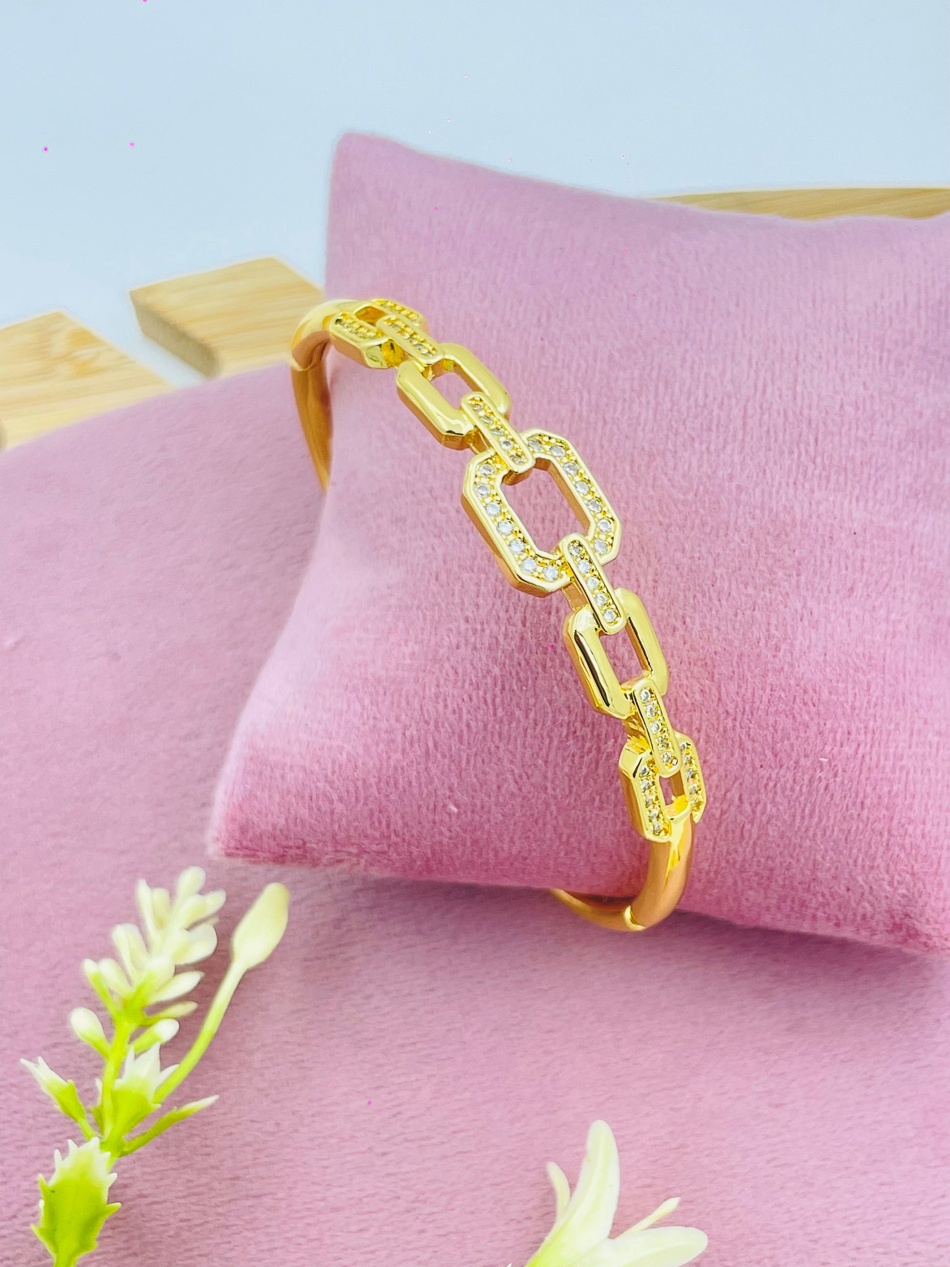 Elegant Gold Link Bracelet  Diamond Accents