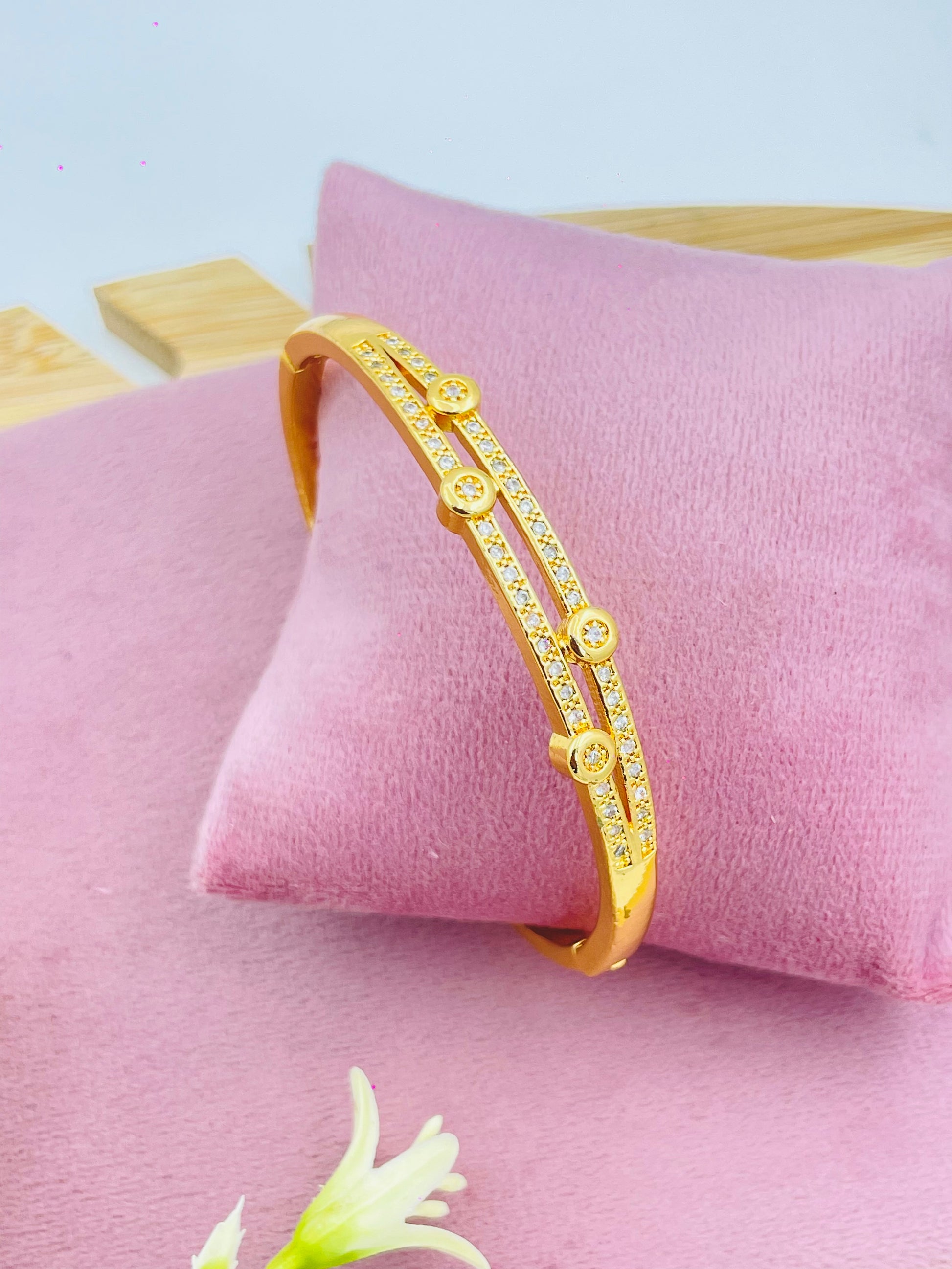Elegant Gold Bangle with Diamonds  Perfect for Any Occasion