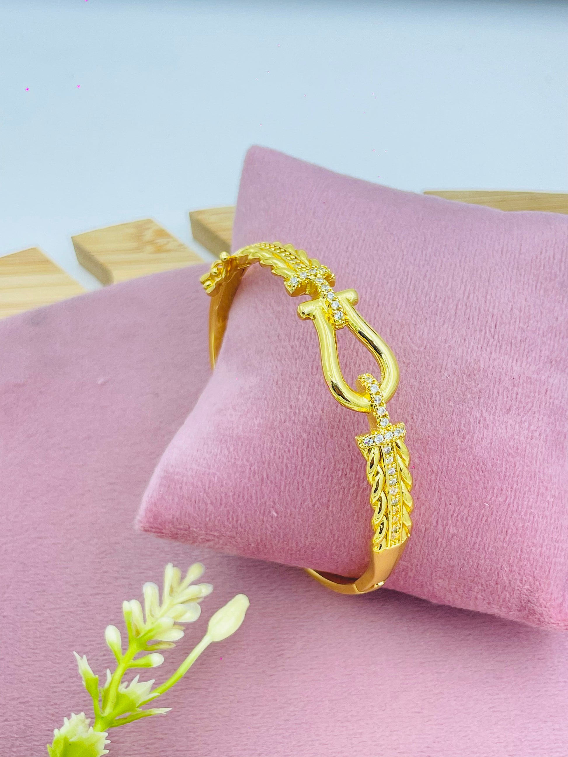 Elegant Gold Arrow Bangle with Diamond Accents