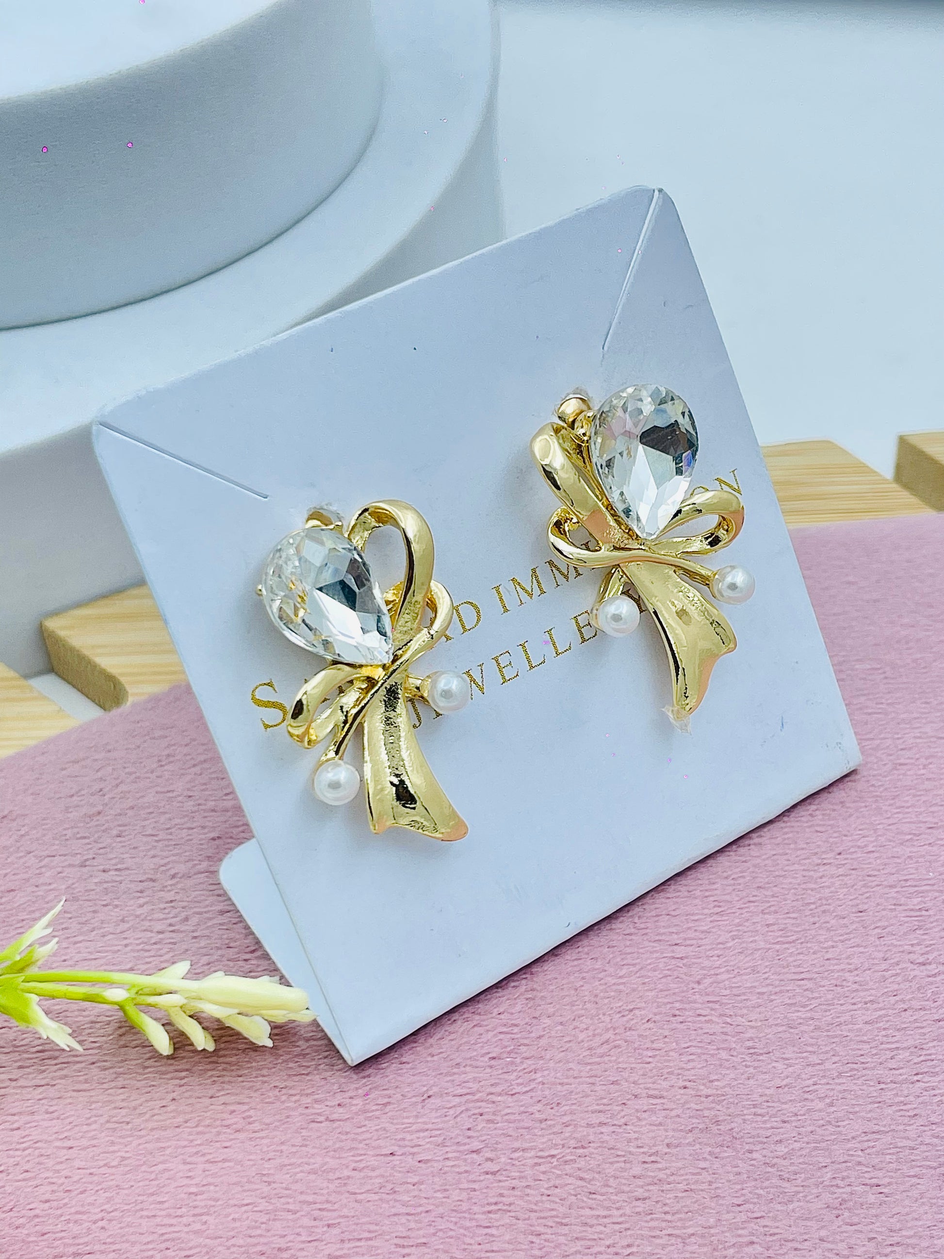 Elegant Bow Knot Pearl Stud Earrings