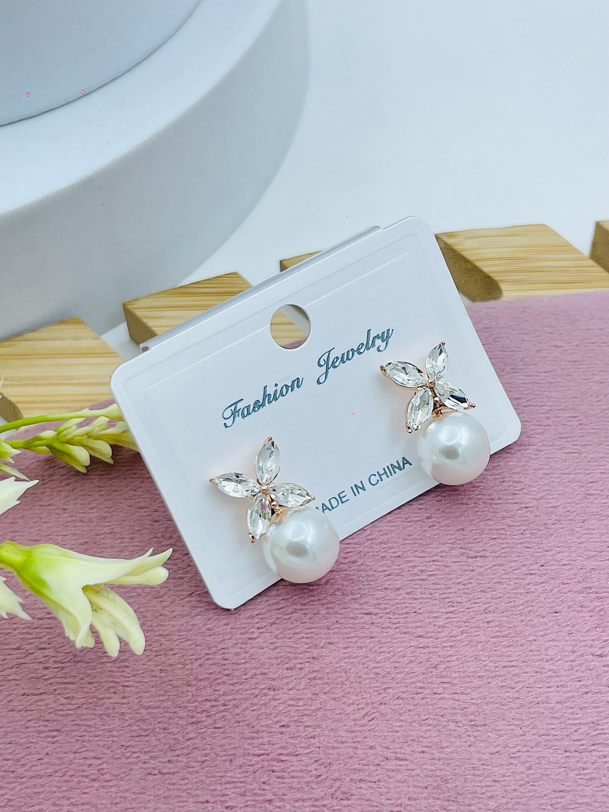 Elegant Pearl and Leaf Design Earrings
