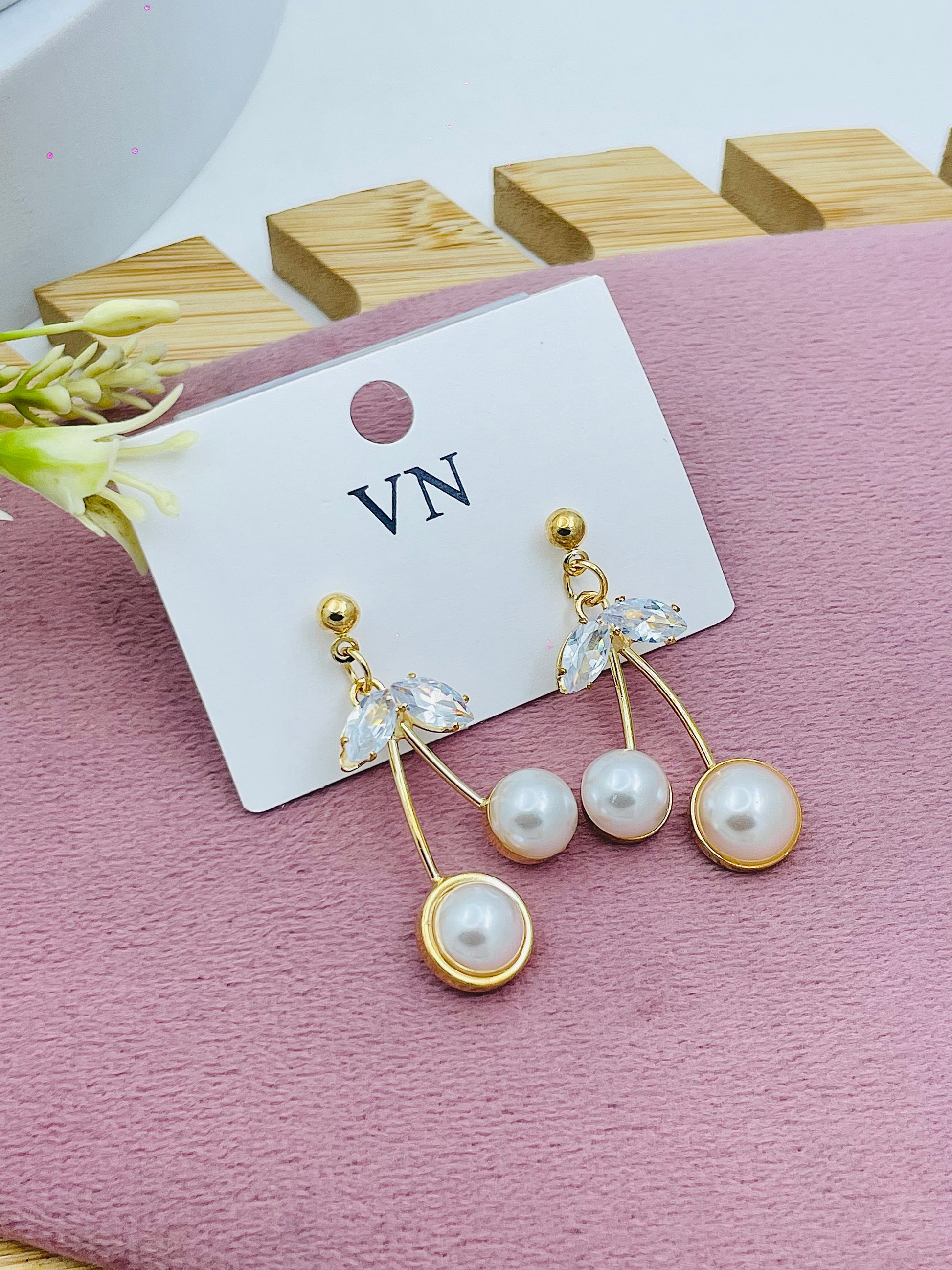 Elegant Pearl and Crystal Drop Earrings  VN