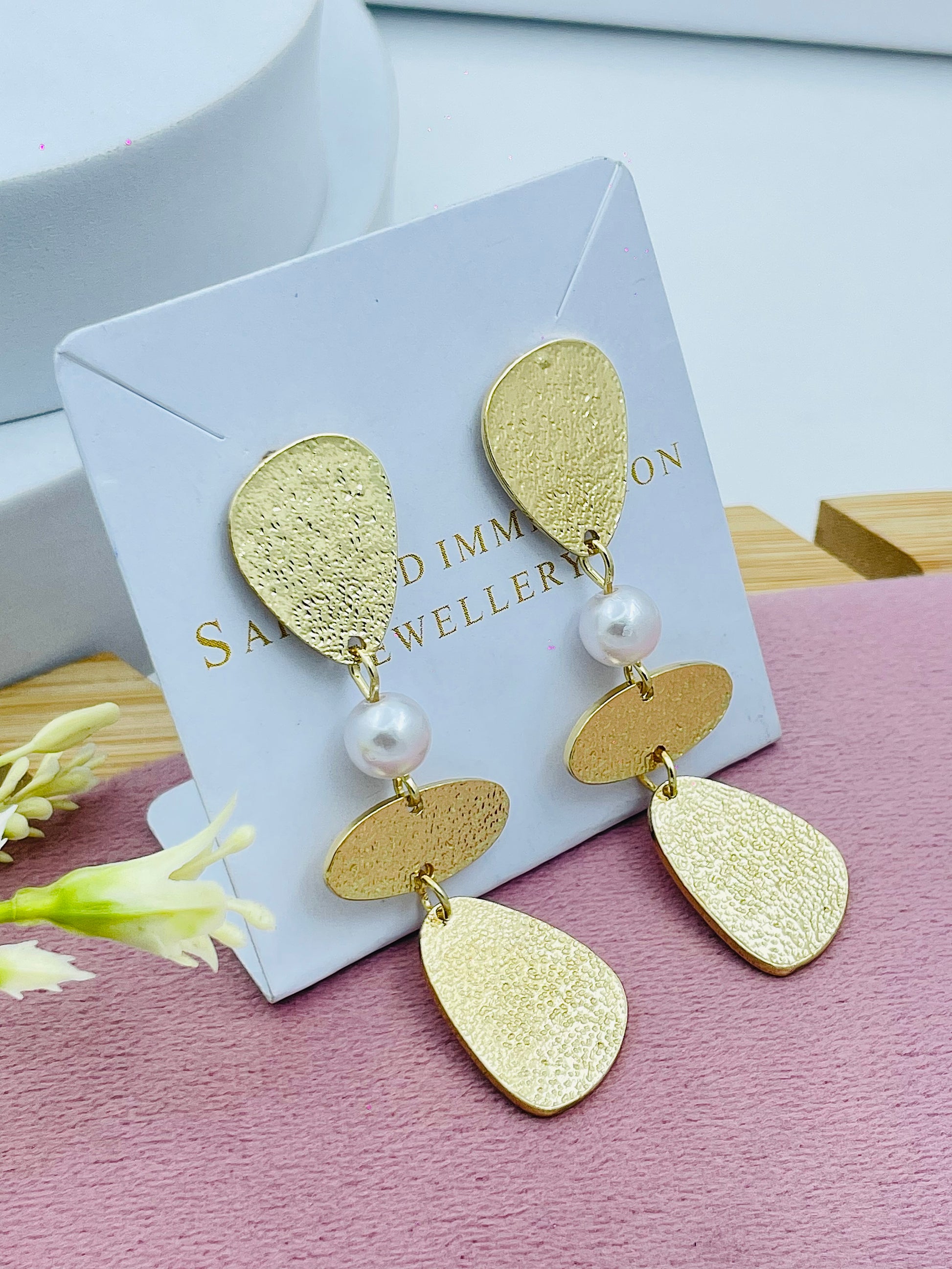 Elegant Gold Textured Drop Earrings with Pearls