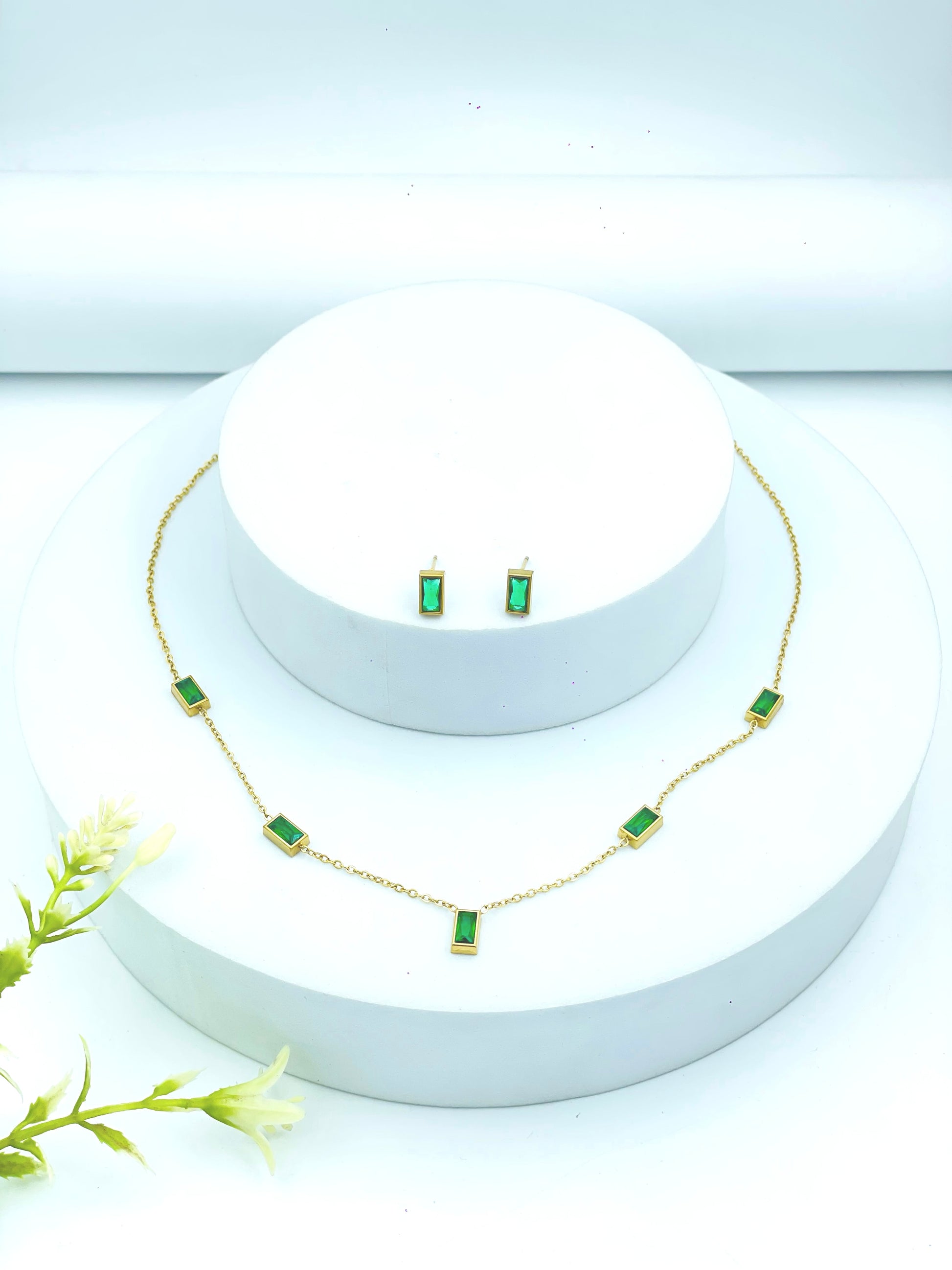 Elegant Emerald Green Gemstone Necklace and Earring Set