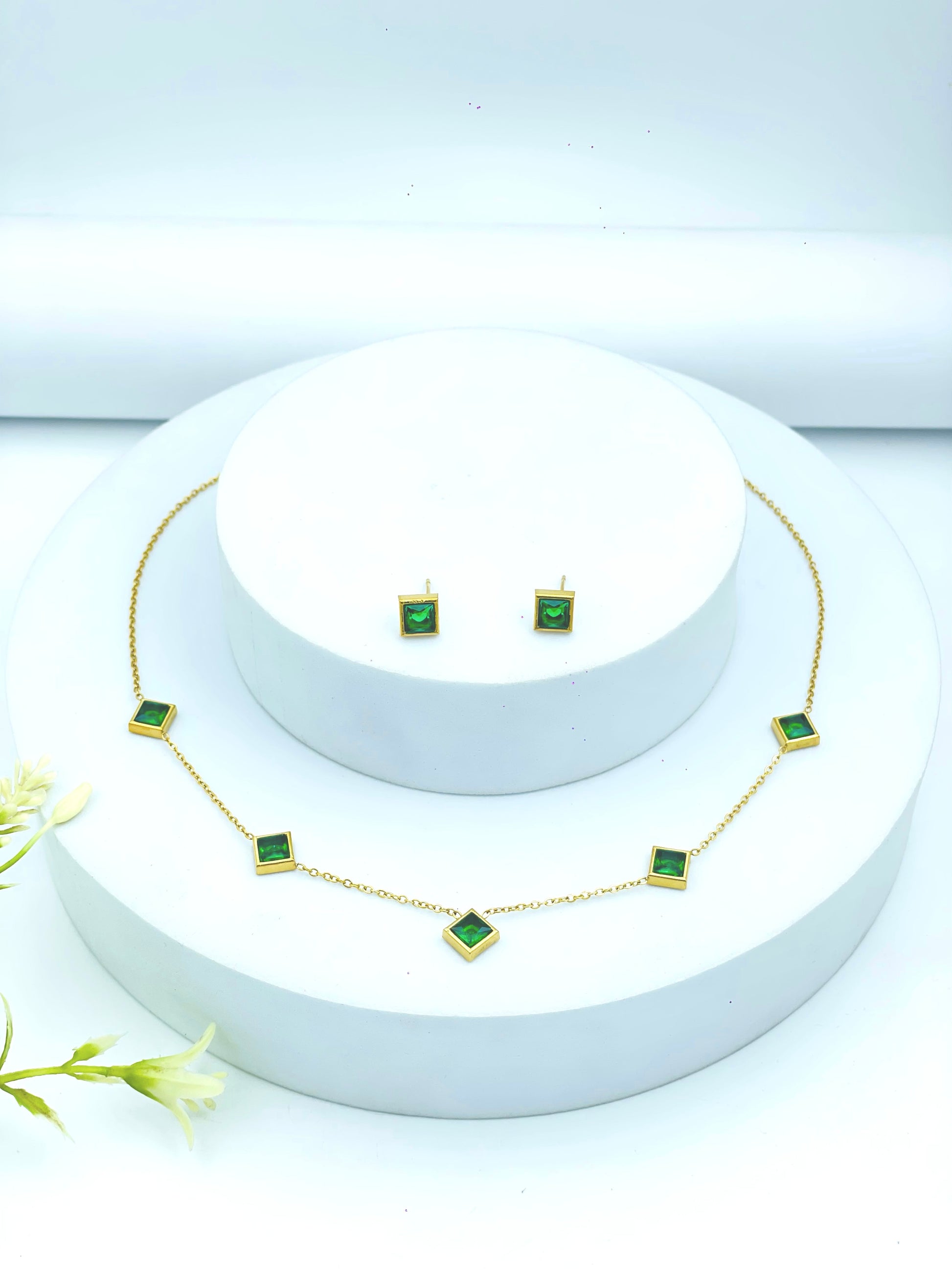 Elegant Green Gemstone Necklace and Earring Set  Perfect for Any Occasion