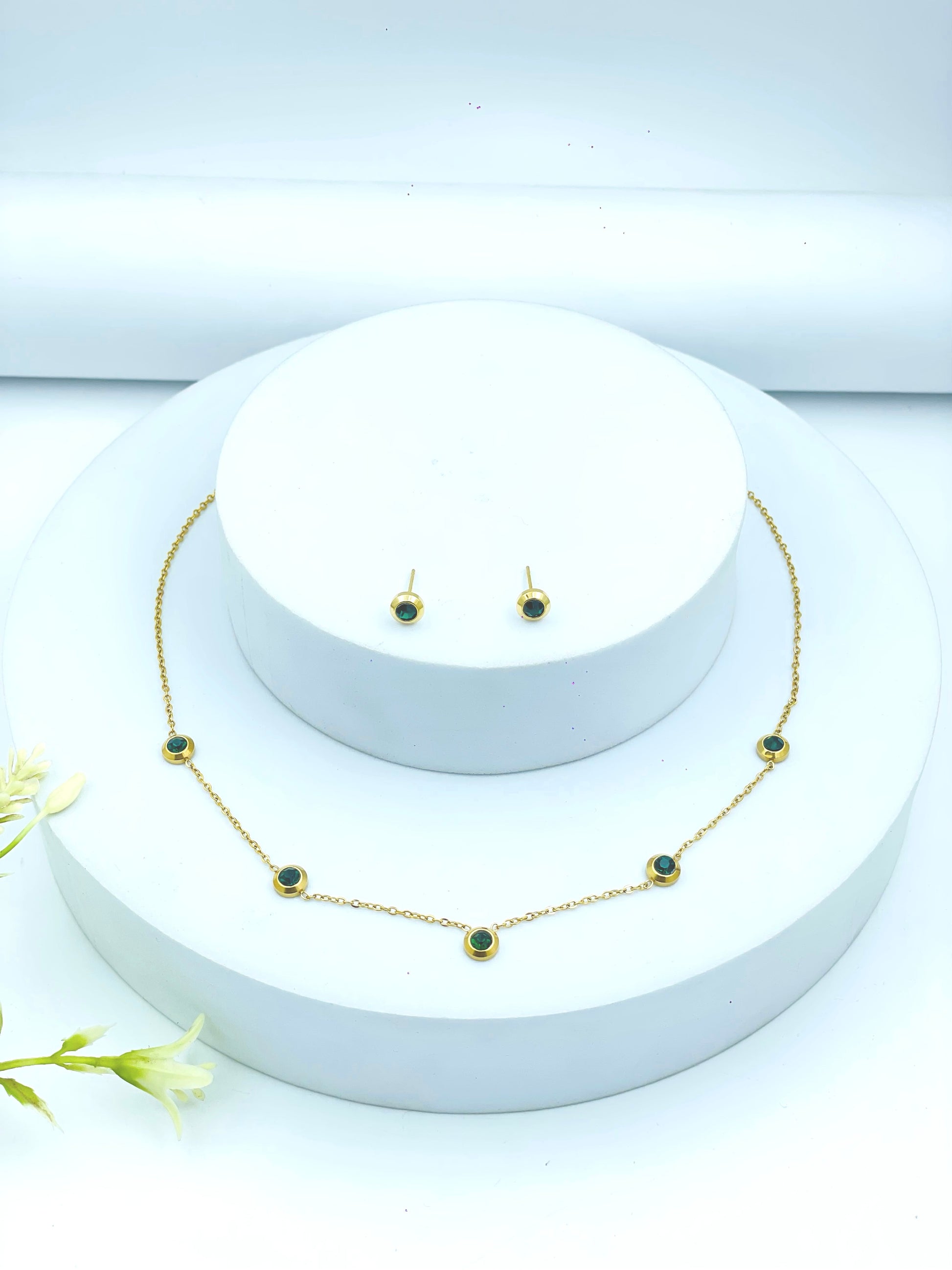 Elegant Gold and Green Gemstone Necklace and Earrings Set