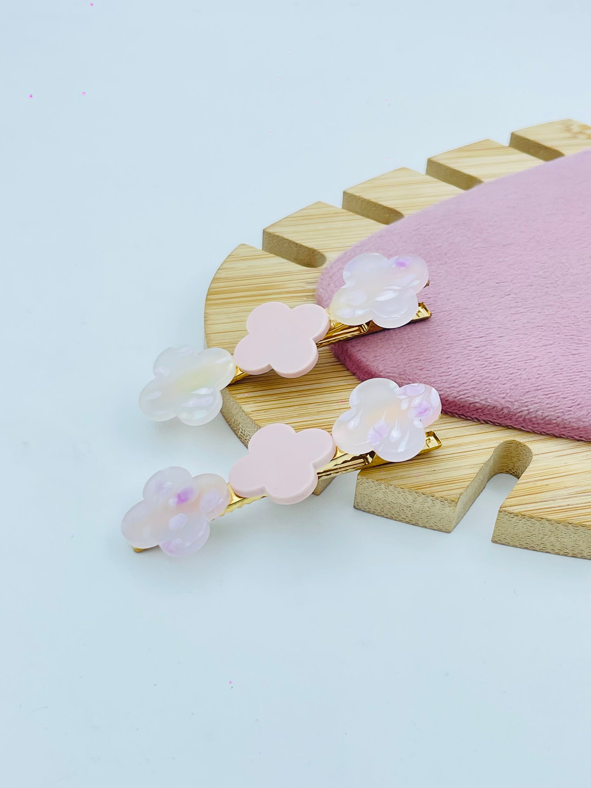 Elegant Floral Hair Clips Set  Stylish Accessories Set of 2