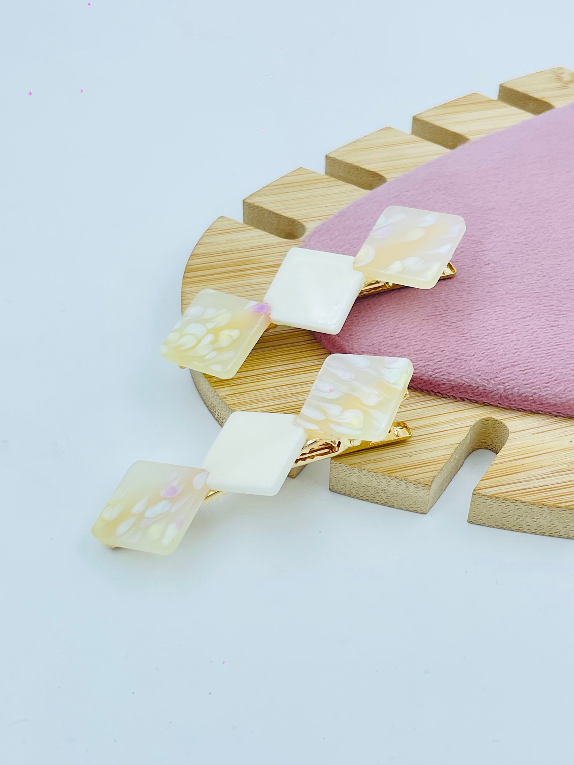 Elegant Geometric Resin Hair Clips for Stylish Hairstyles set of 2