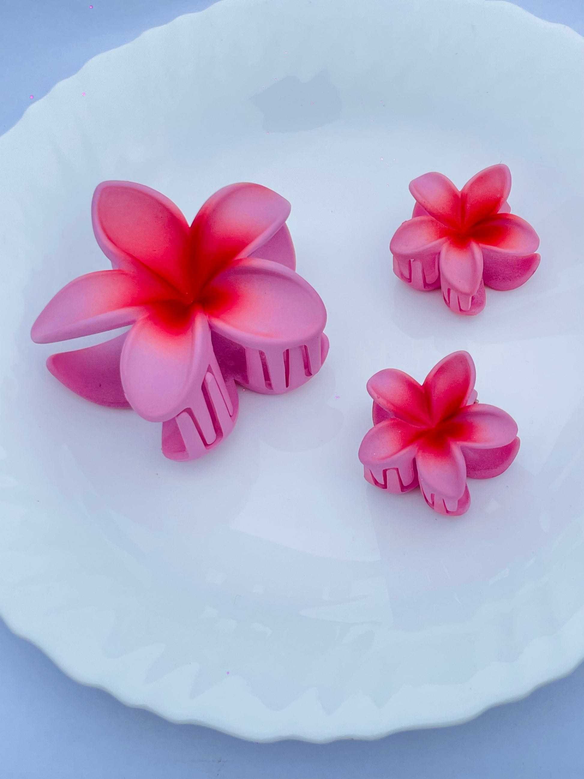 3-Piece Pink Plumeria Flower Hair Clip Set – Stylish Tropical Hair Accessories