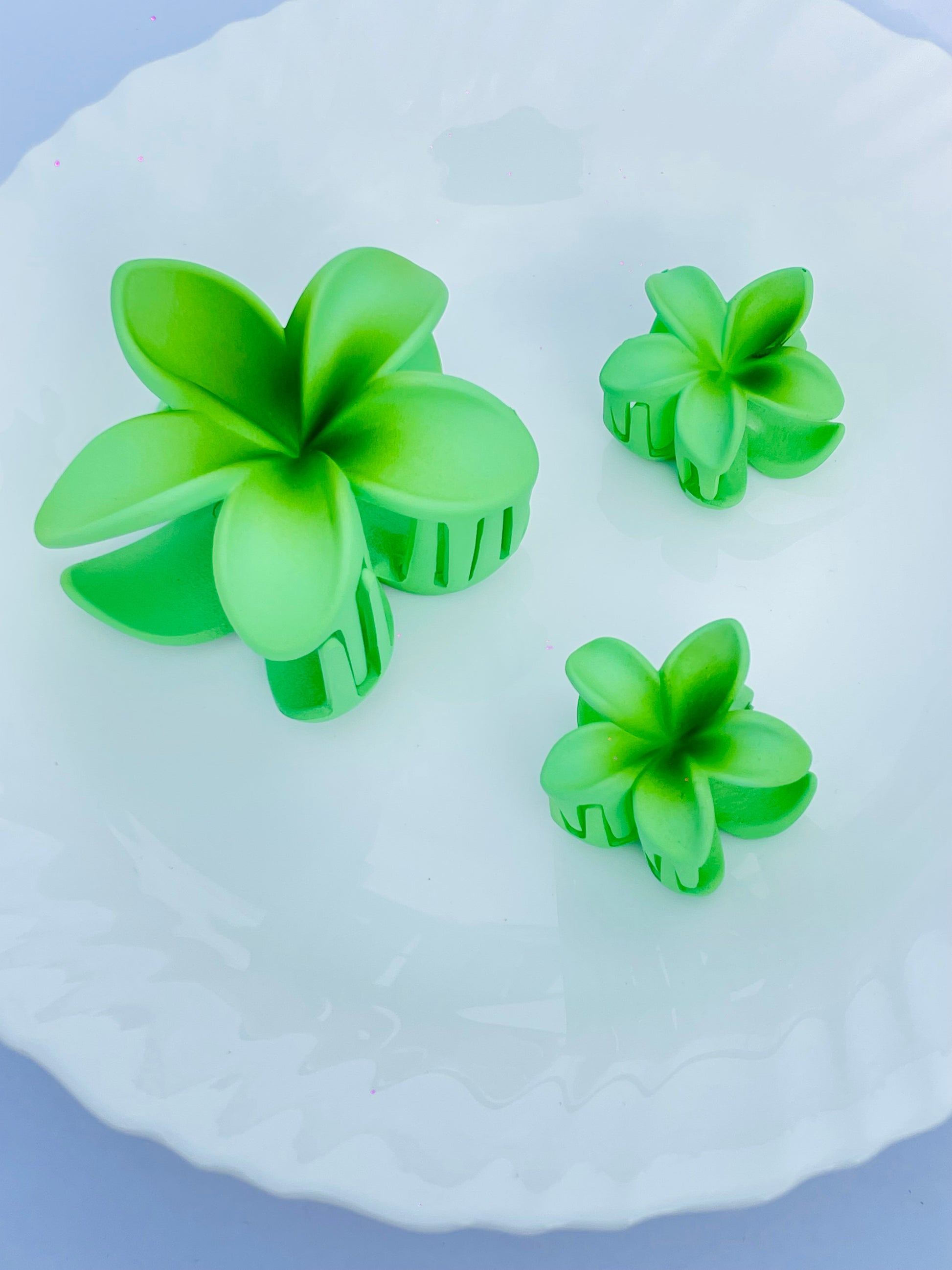 3-Piece Green Plumeria Flower Hair Clip Set – Fresh Tropical Hair Accessories