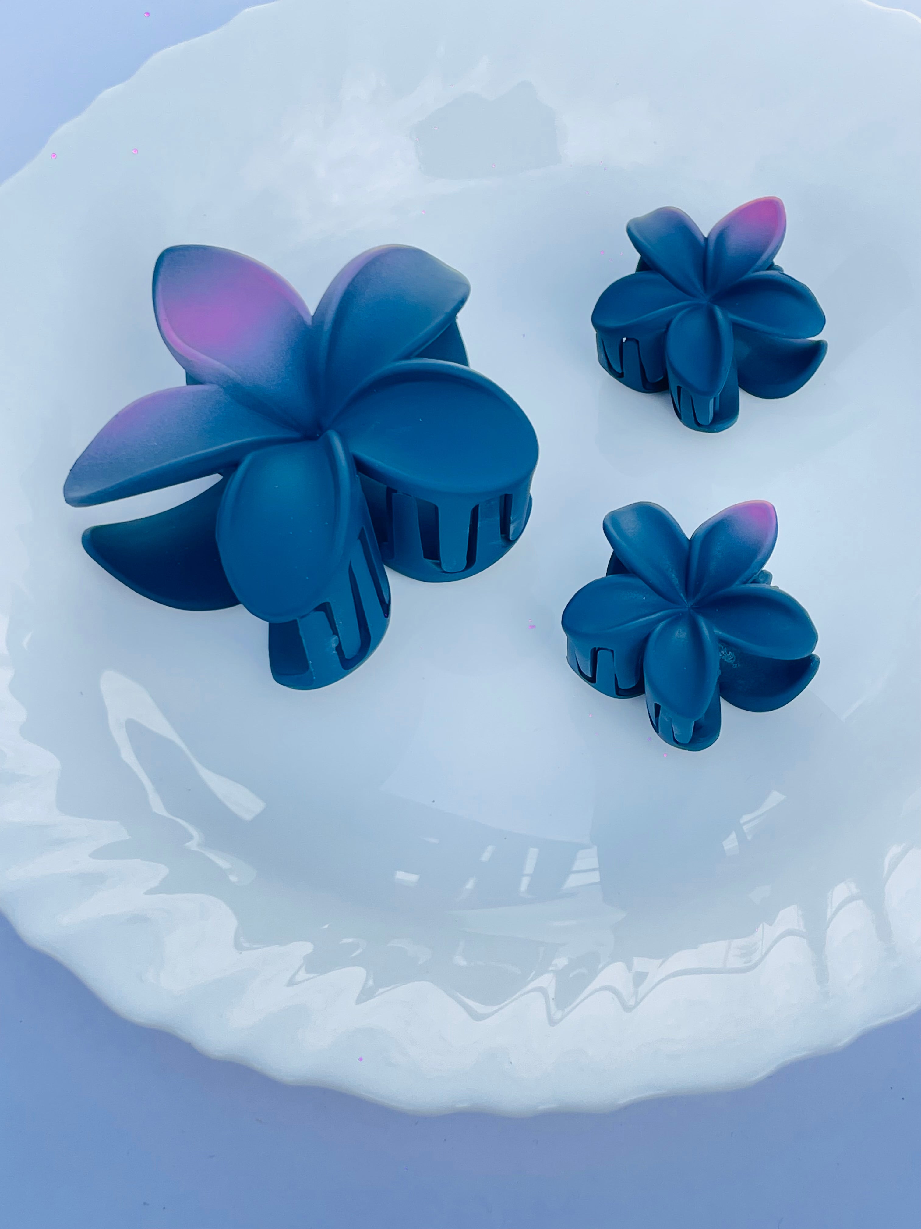 Elegant 3-Piece Blue Plumeria Hair Clip Set – Chic & Stylish
