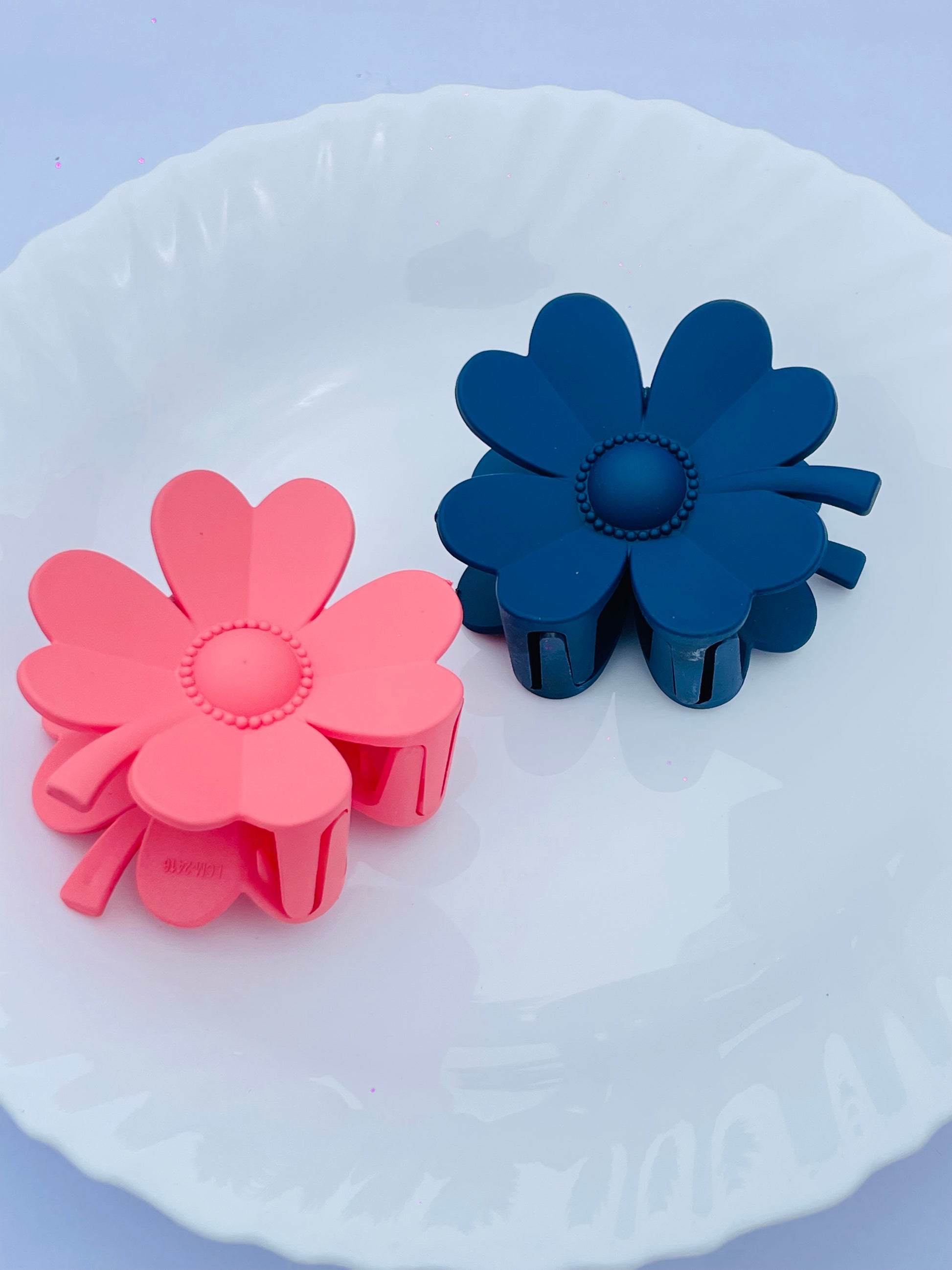 Stylish FlowerShaped Hair Clips  Set of 2 colors