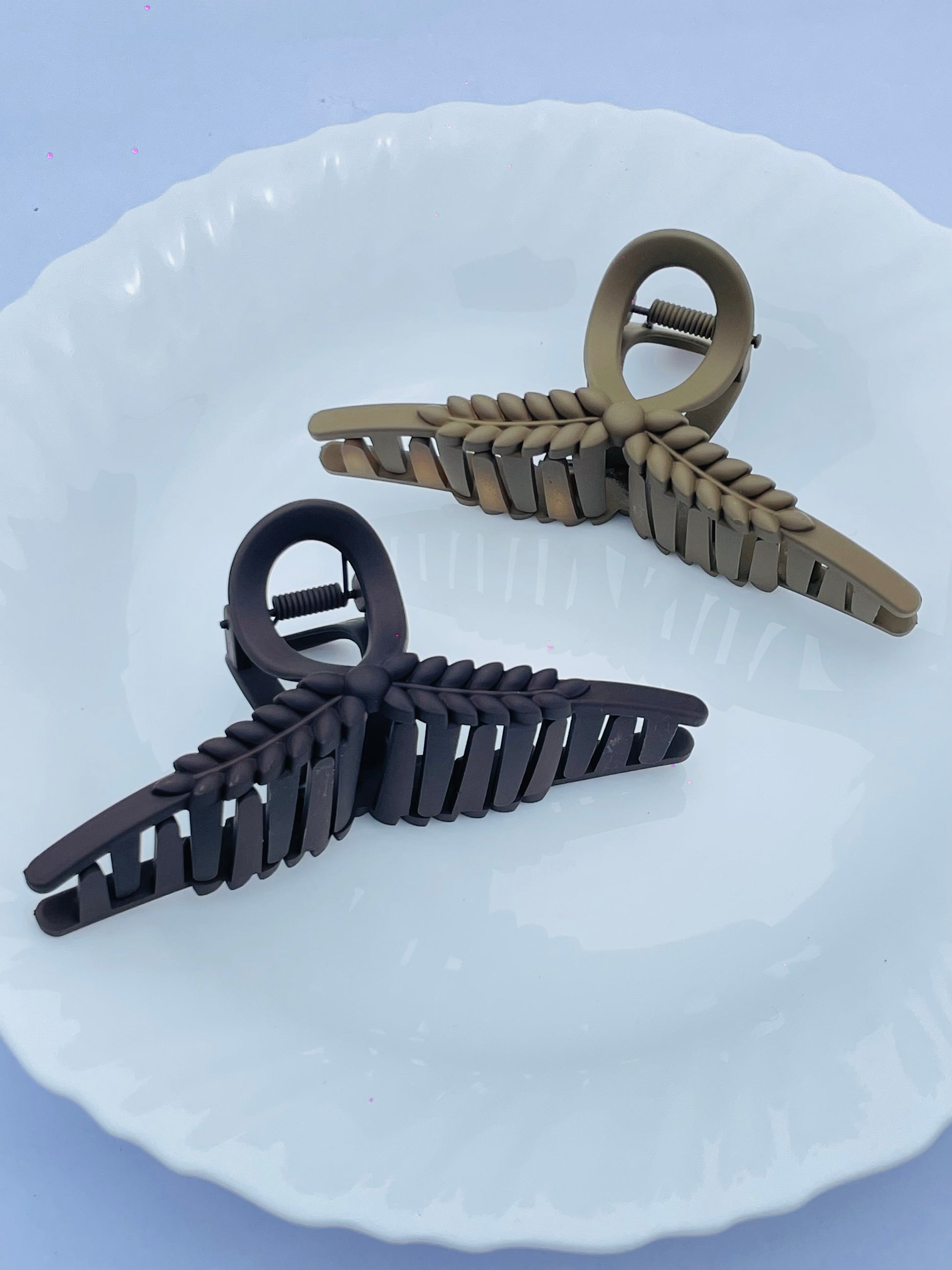 Leaf Design Hair Claw Clips  Elegant Hair Accessories| Set of 2 colors