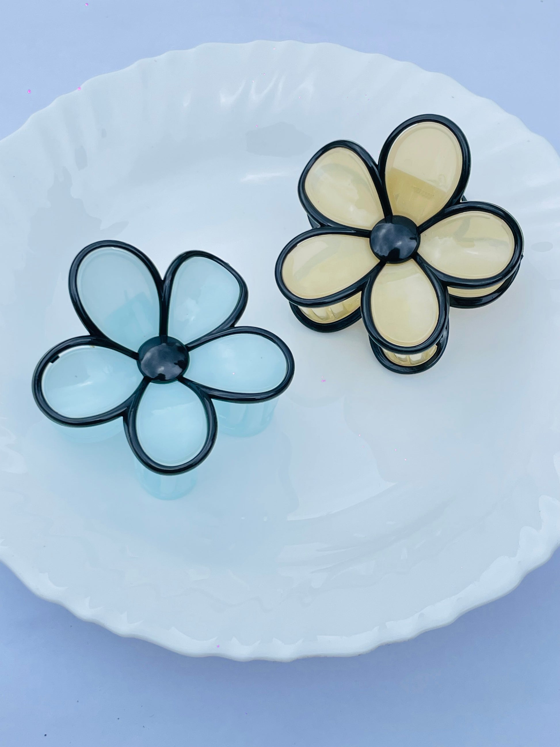 Stylish Flower shaped Hair Claw Clips  Versatile and Chic Set of 2 colors