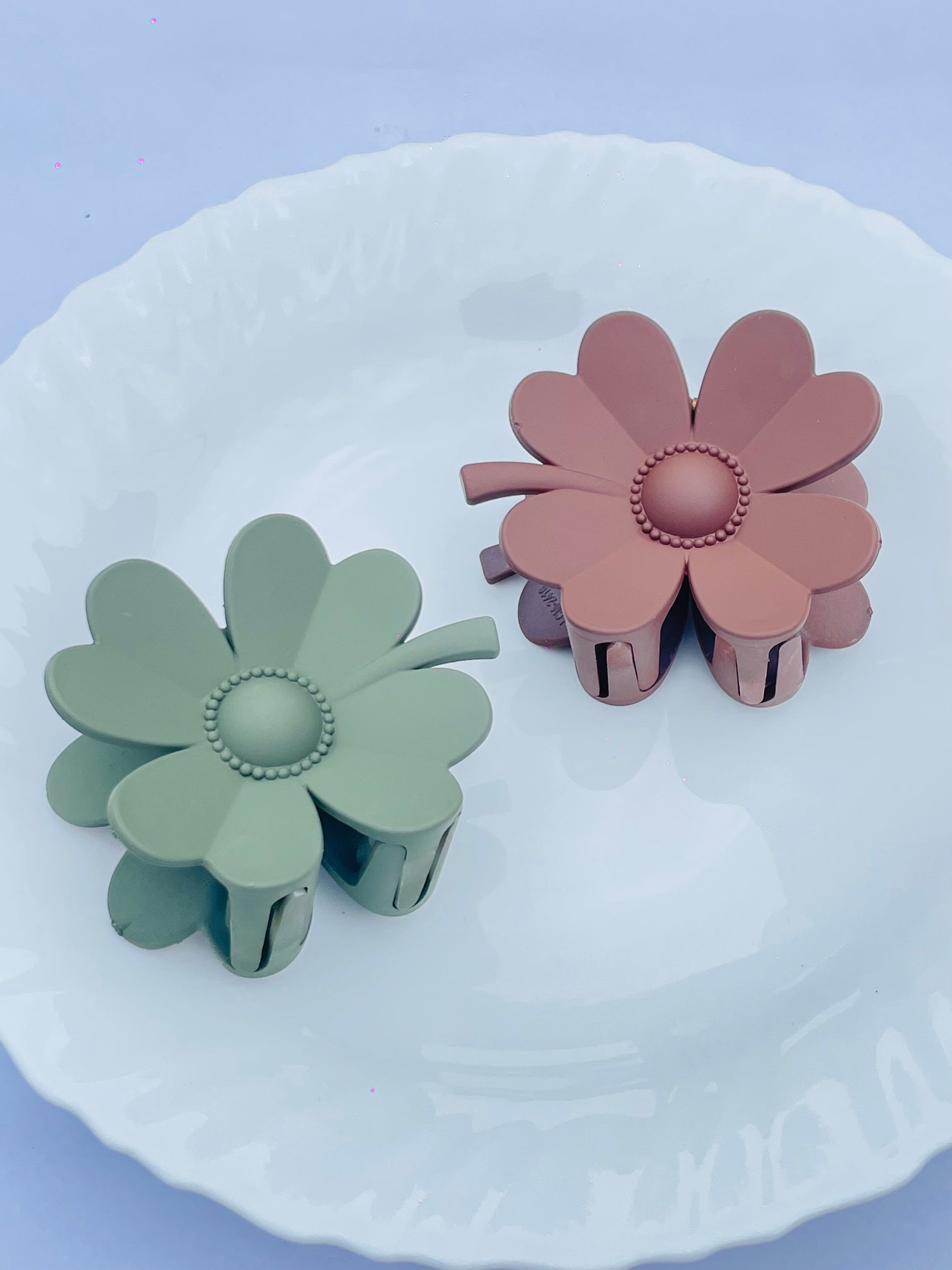 Stylish FlowerShaped Hair Clips  Set of 2 colors