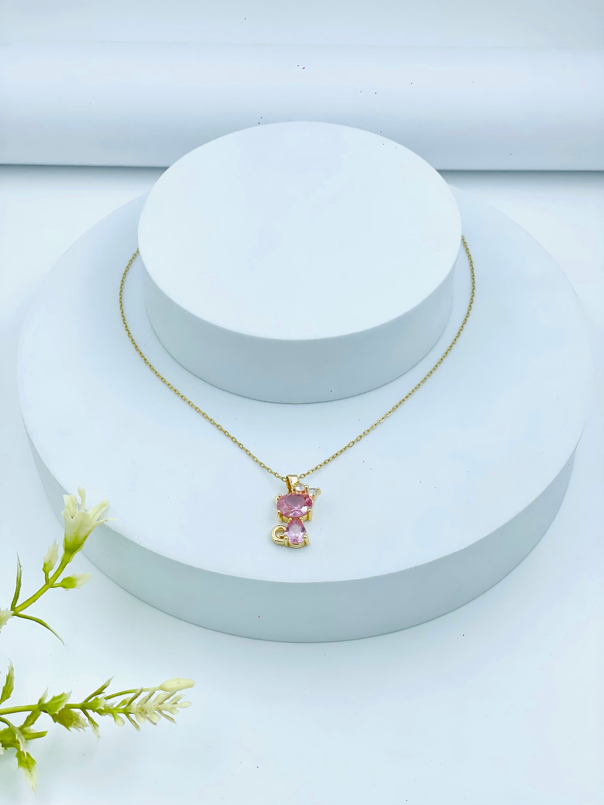 Elegant Gold Necklace with Pink Gemstone