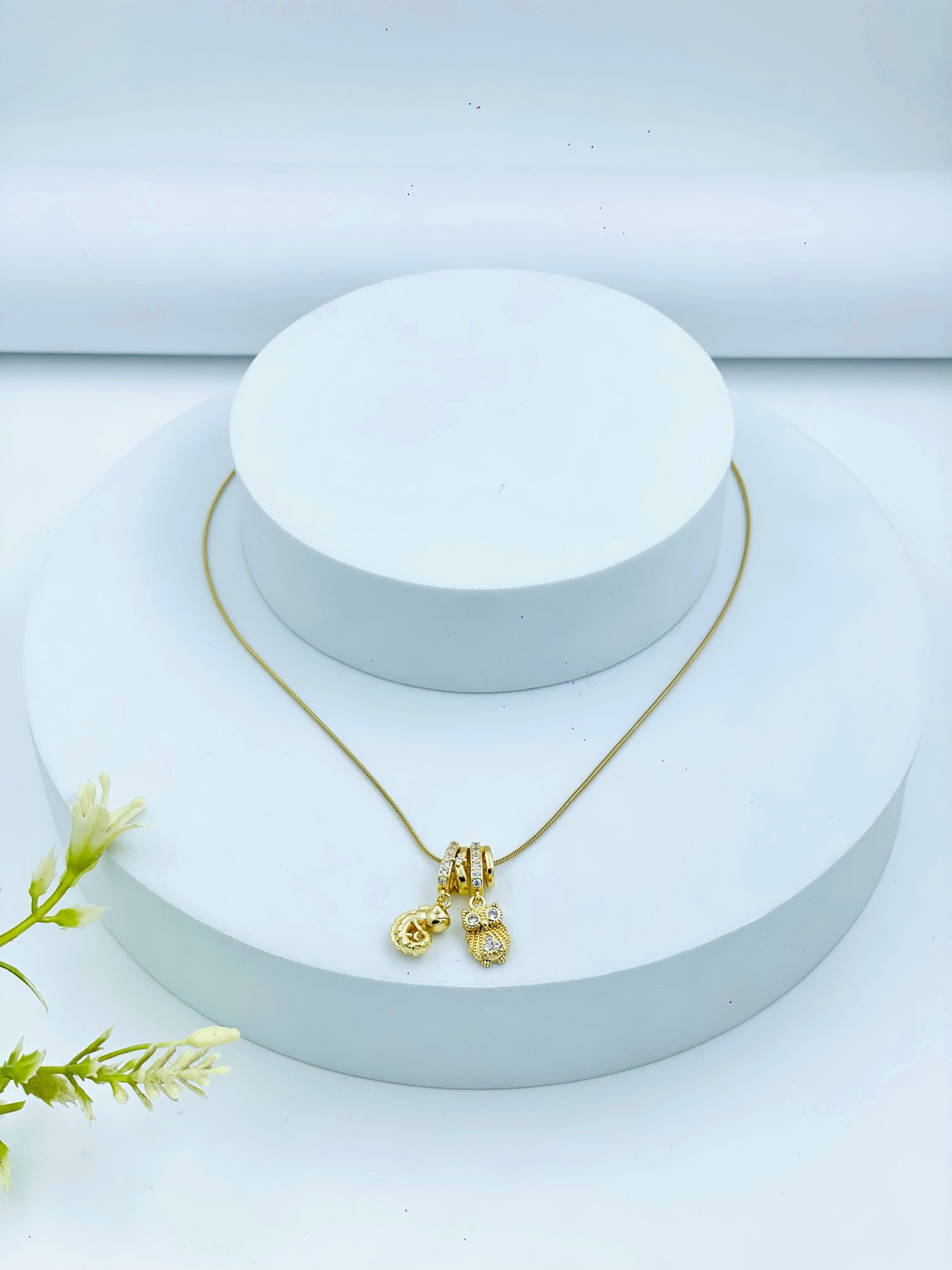 Elegant Gold Pendant Necklace  Stunning Jewelry Collection