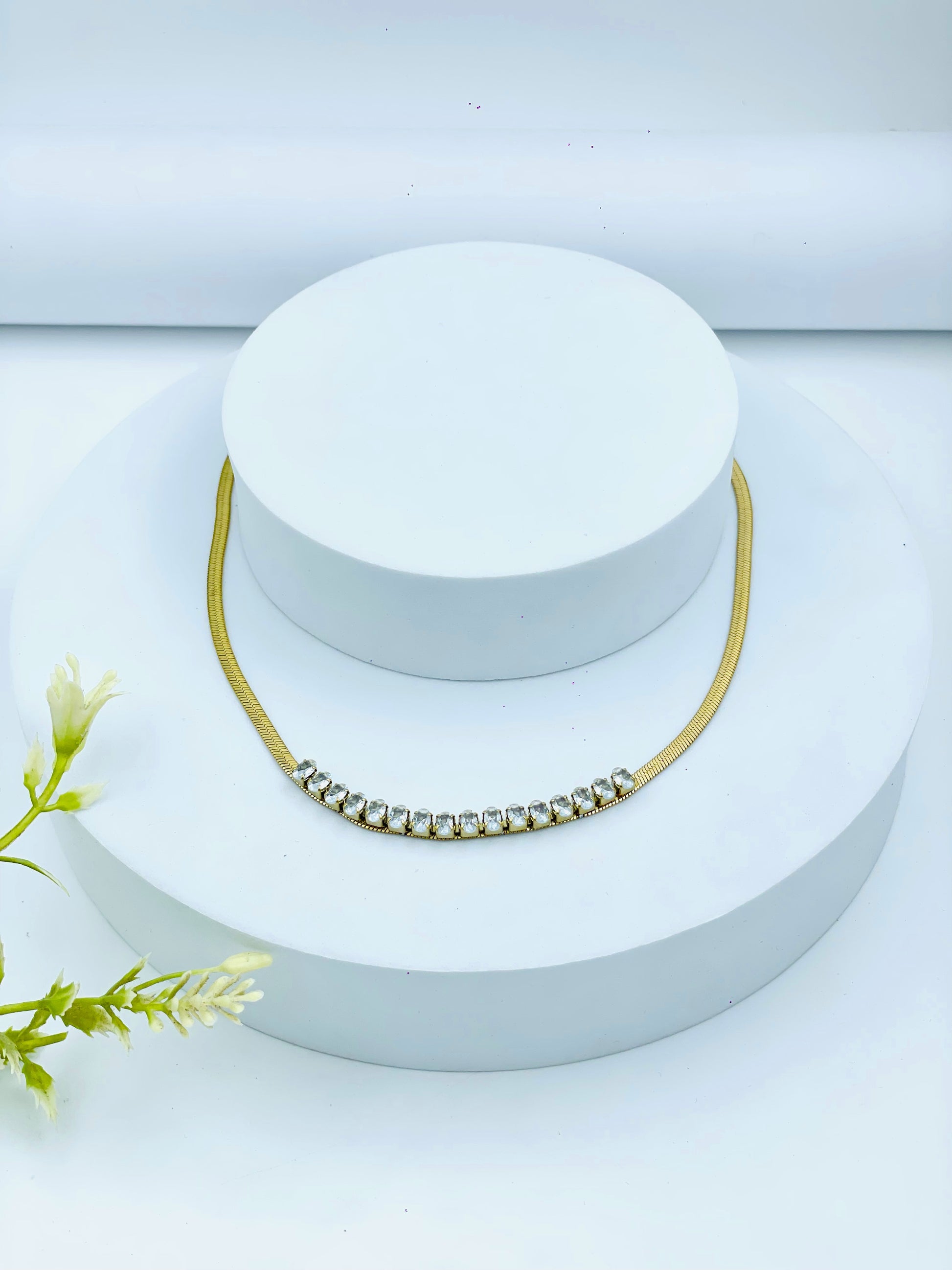 Elegant Gold and Diamond Tennis Necklace