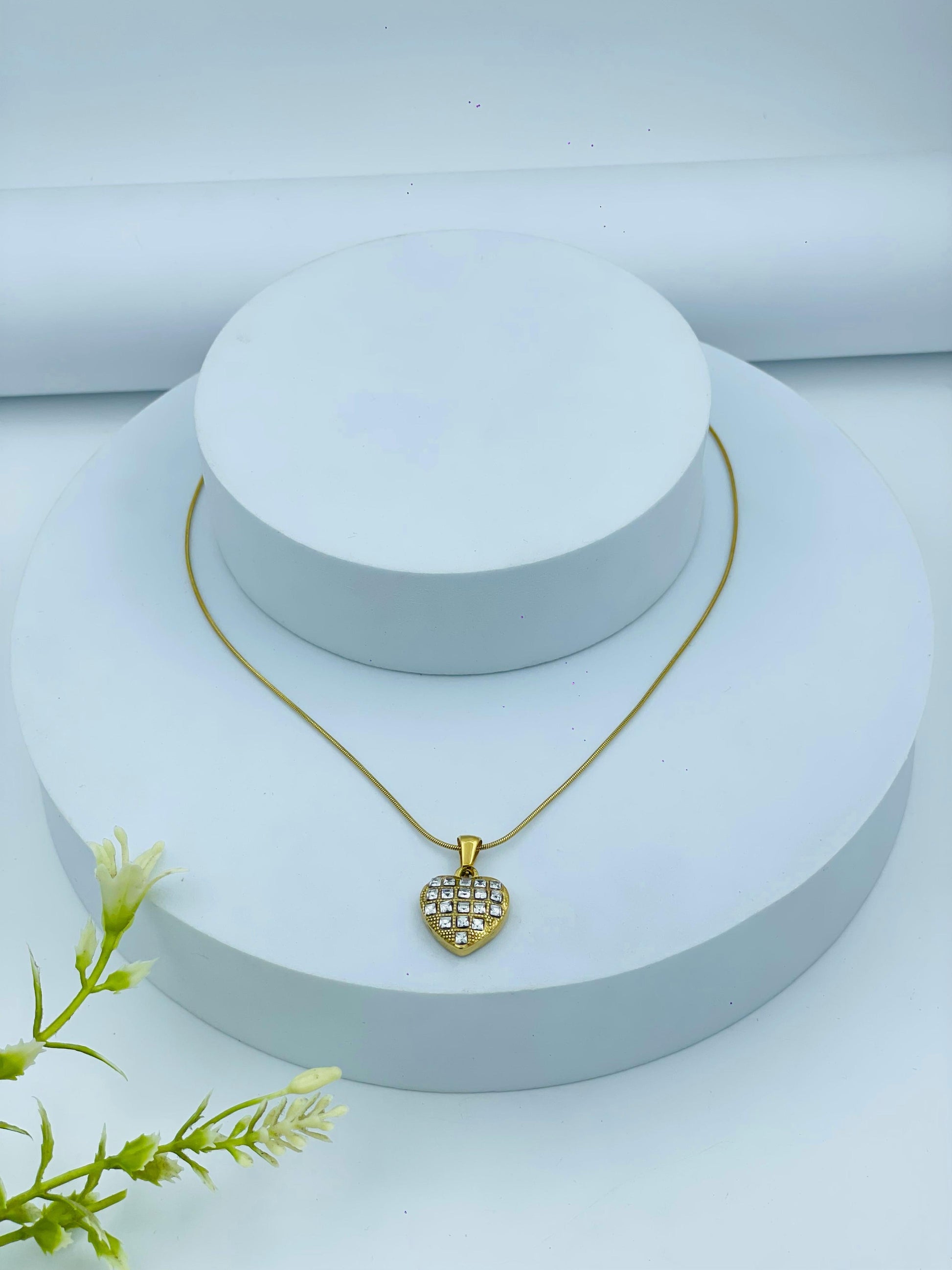 Stone Studded Heart Pendant Gold Chain – Anti-Tarnish Elegant Necklace