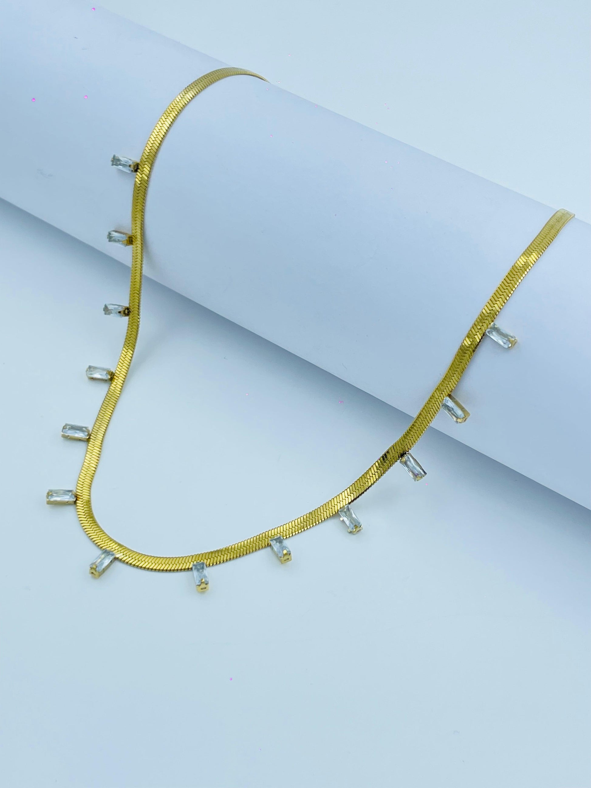 Elegant Gold Choker Necklace with Crystal Baguette Charms – Timeless Luxury