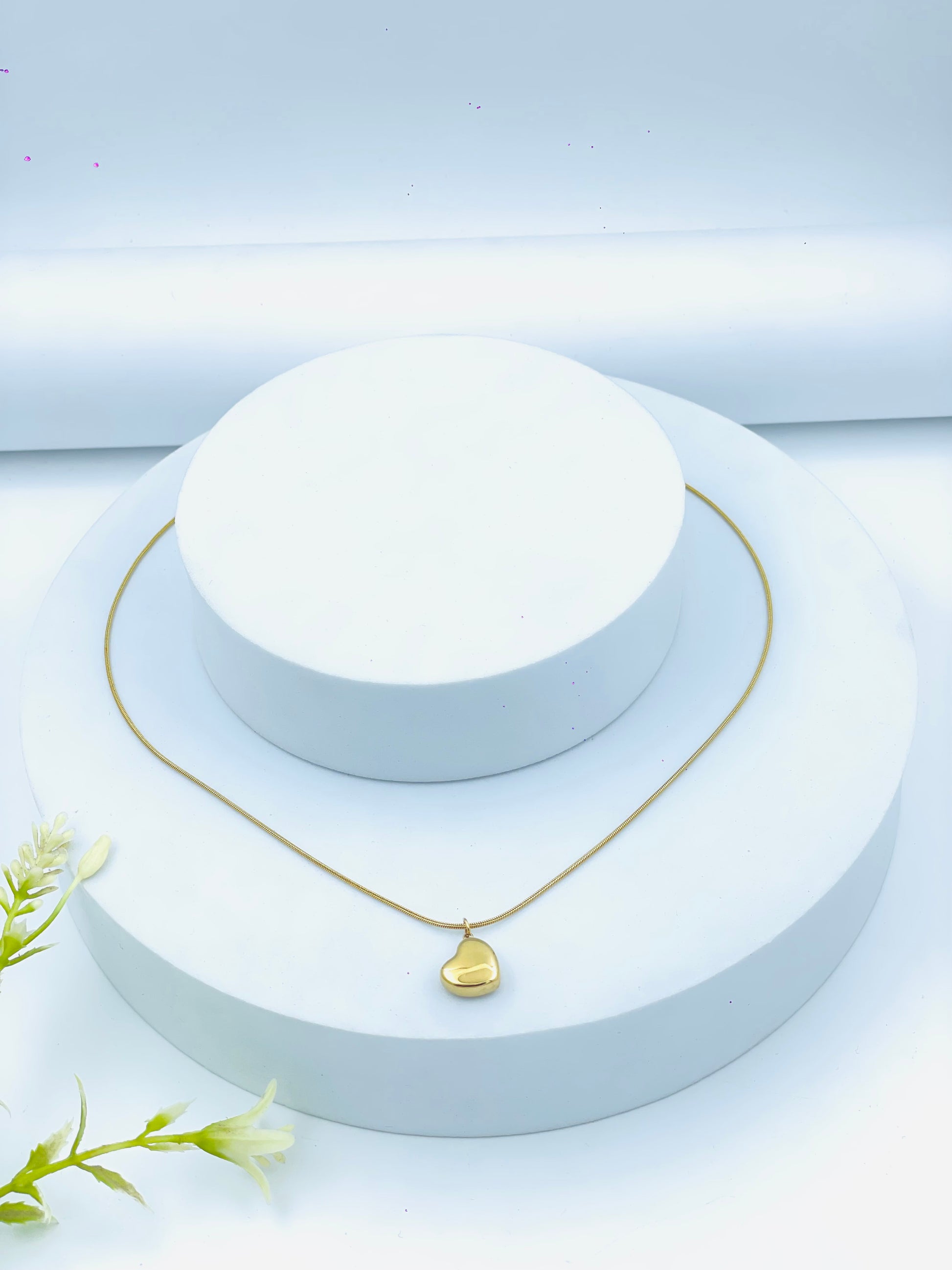 Elegant Gold Heart Locket Necklace