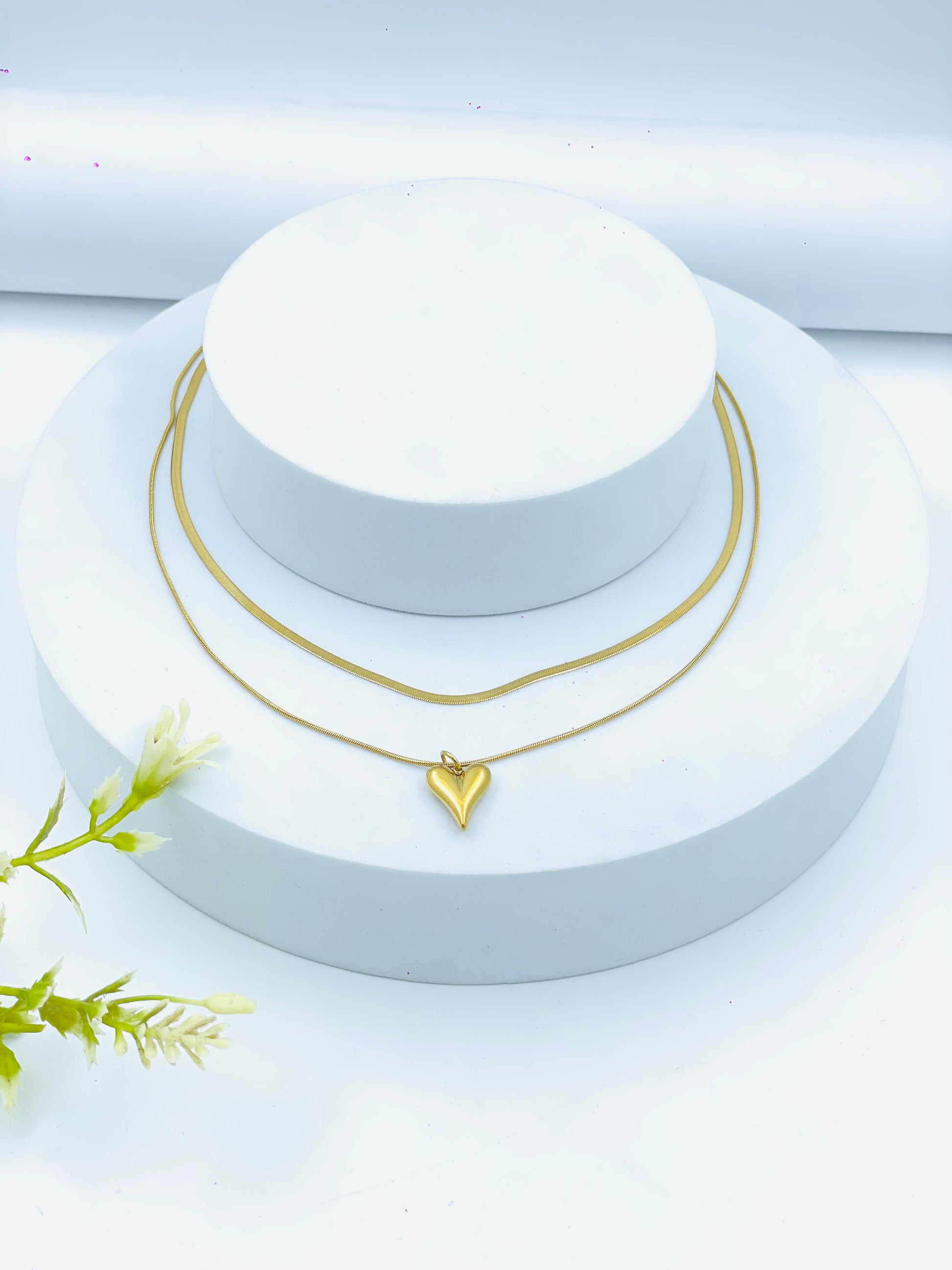 Elegant Gold Heart Pendant Necklace  Perfect for Any Occasion