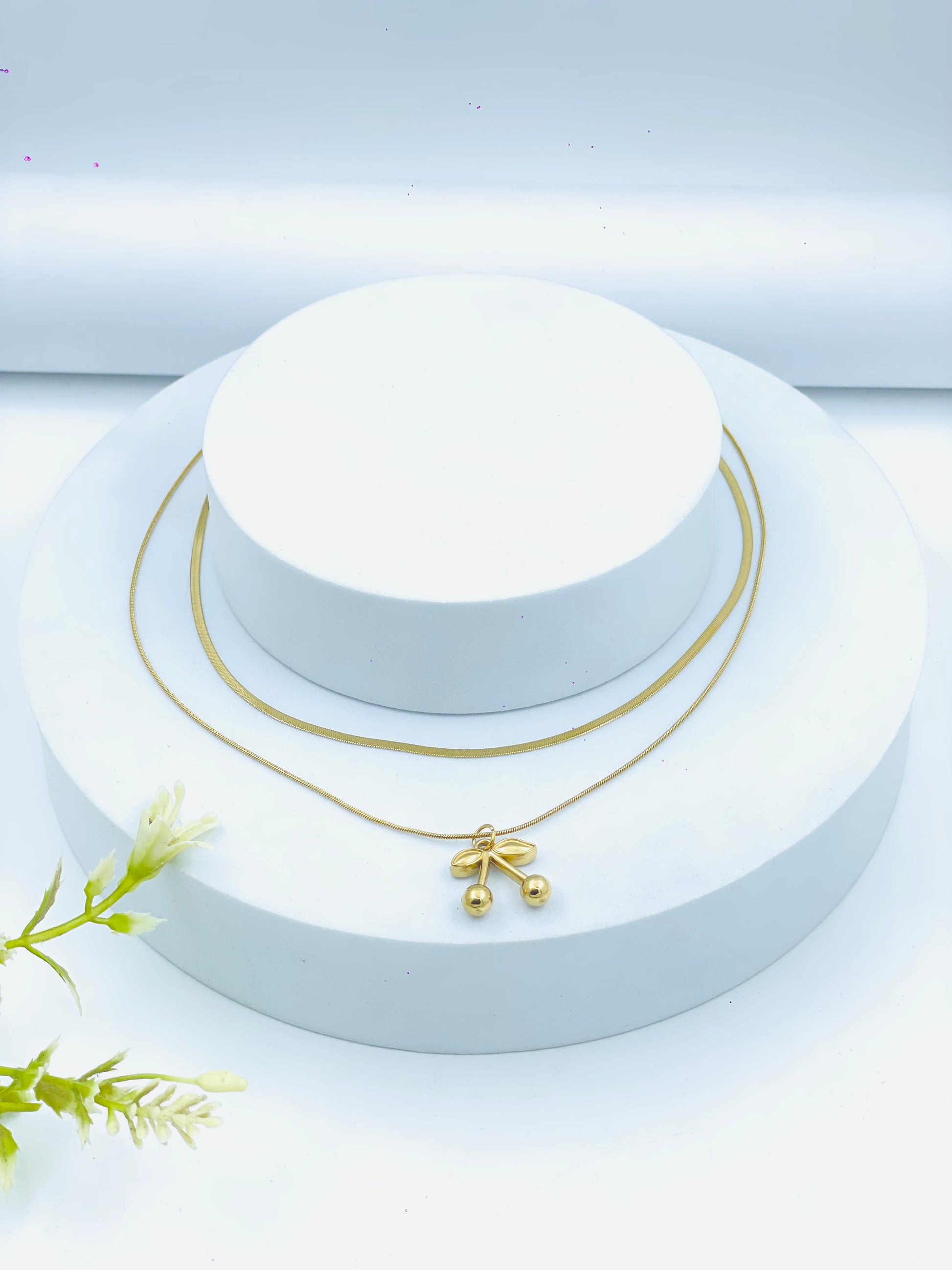 Elegant Gold Pendant Necklace  Perfect for Any Occasion