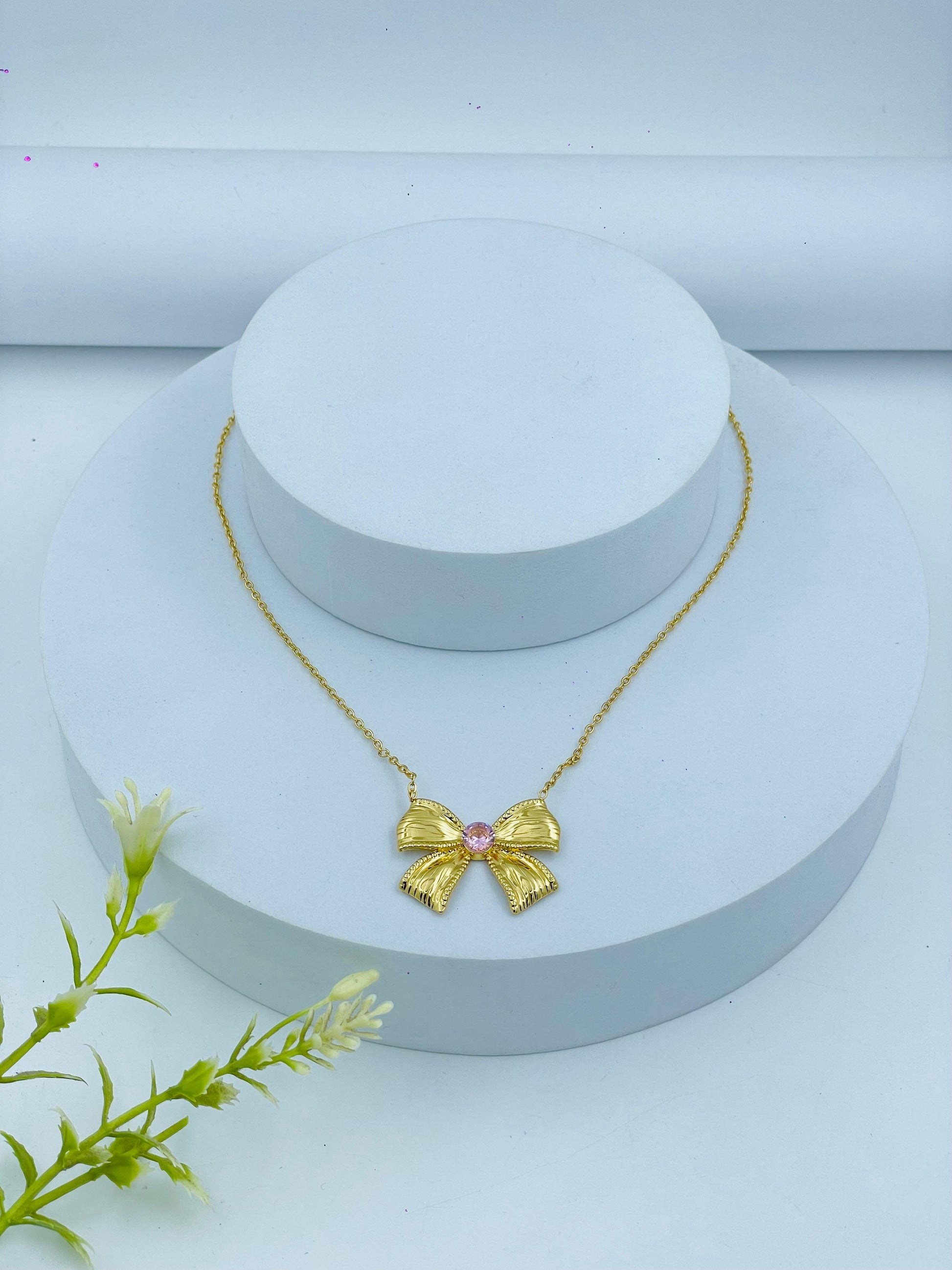 Elegant Gold Bow Pendant Necklace